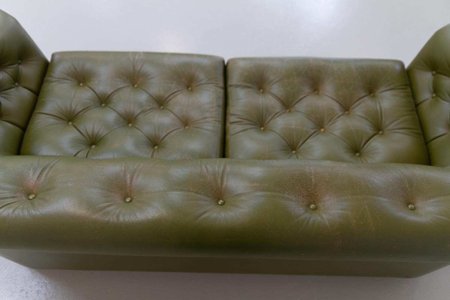 Sofa Chesterfield suédois vintage en cuir vert, années 1970 en vente 3