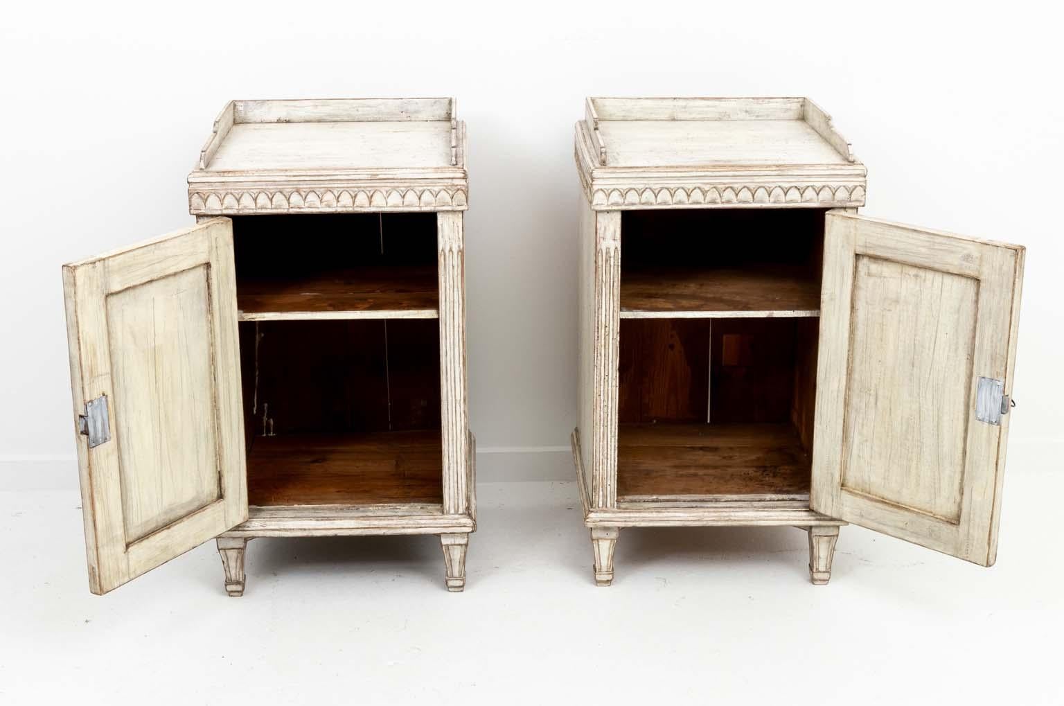 Pair of Vintage Swedish, Gustavian Style Cabinet Bedside Tables with one key.
