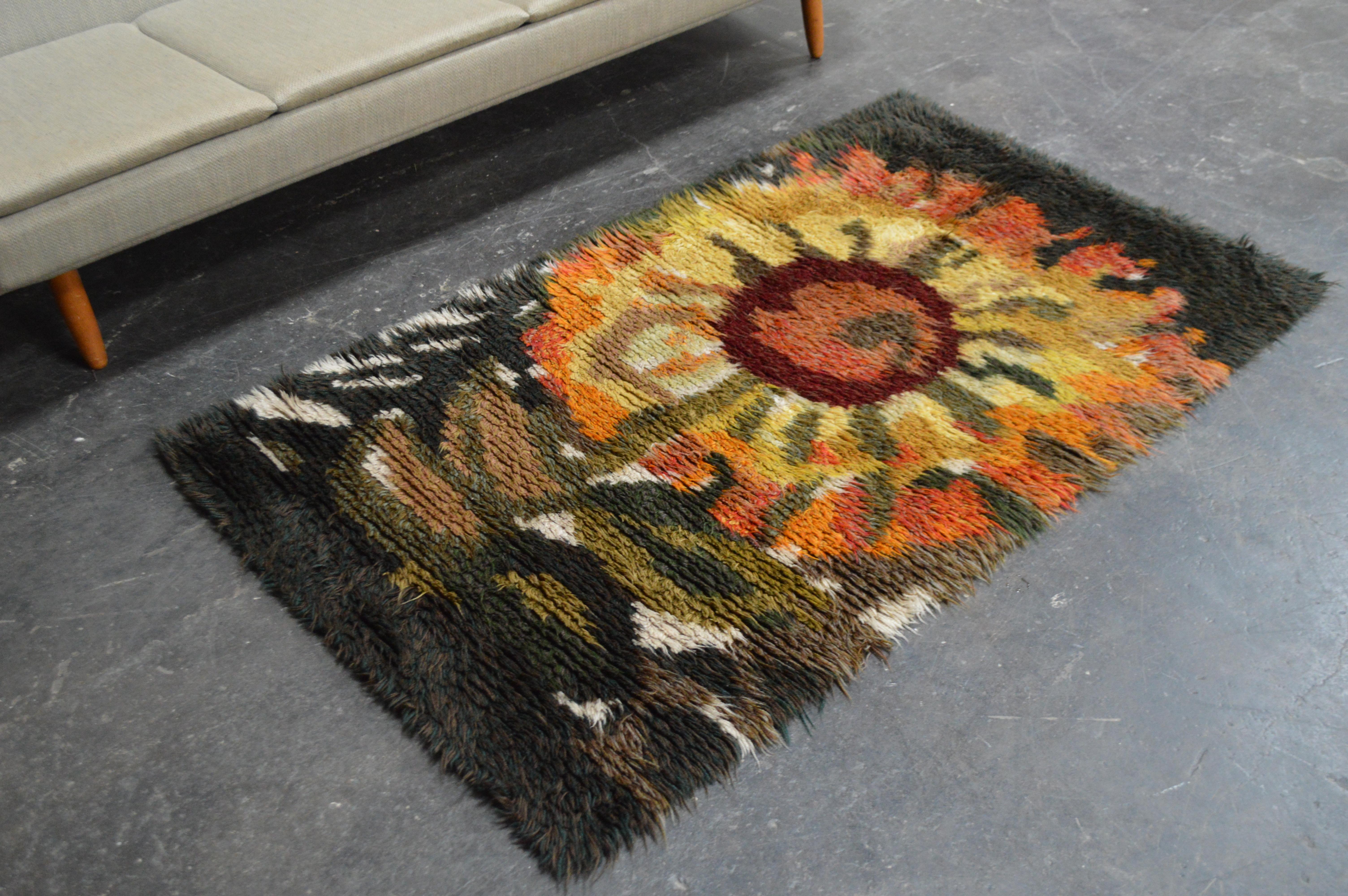 Schwedischer handgefertigter Sonnenblumen Rya Shag Teppich, Vintage (Handgeknüpft) im Angebot