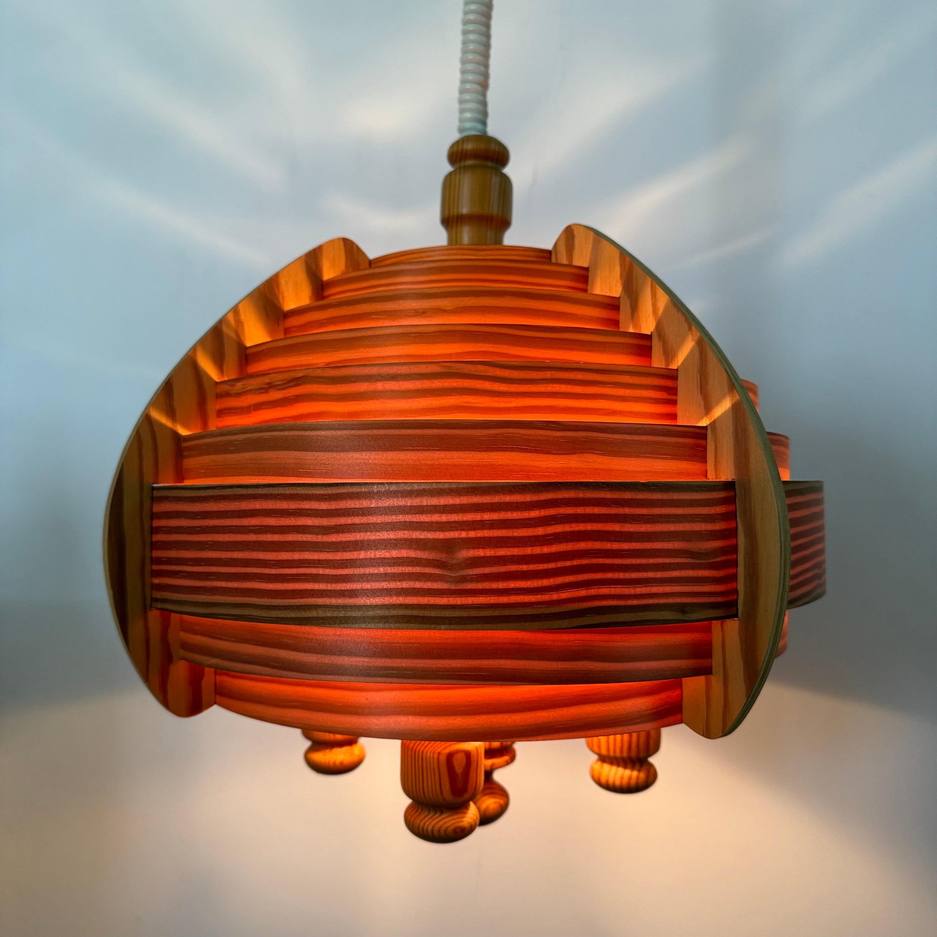 Dimensions: 100-150cm Height , 45cm Diameter.
Condition: Good has one small chip on the wood