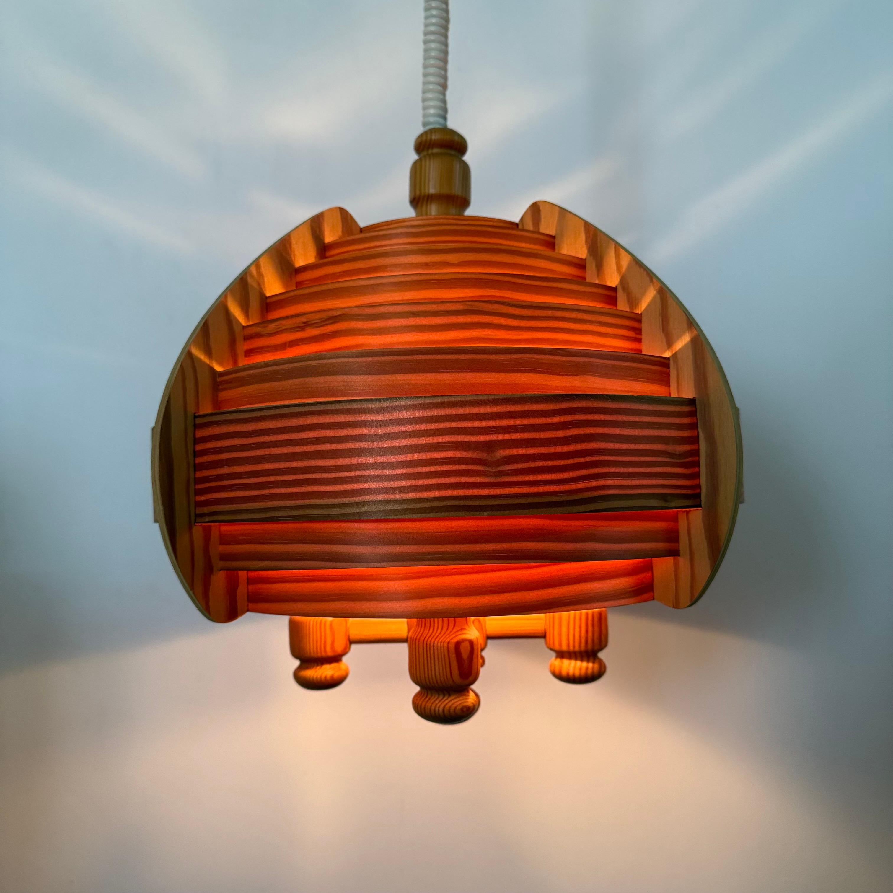 Vintage swedish Hans Agne Jackobsson lamella hanging lamp , 1970s Sueco en venta
