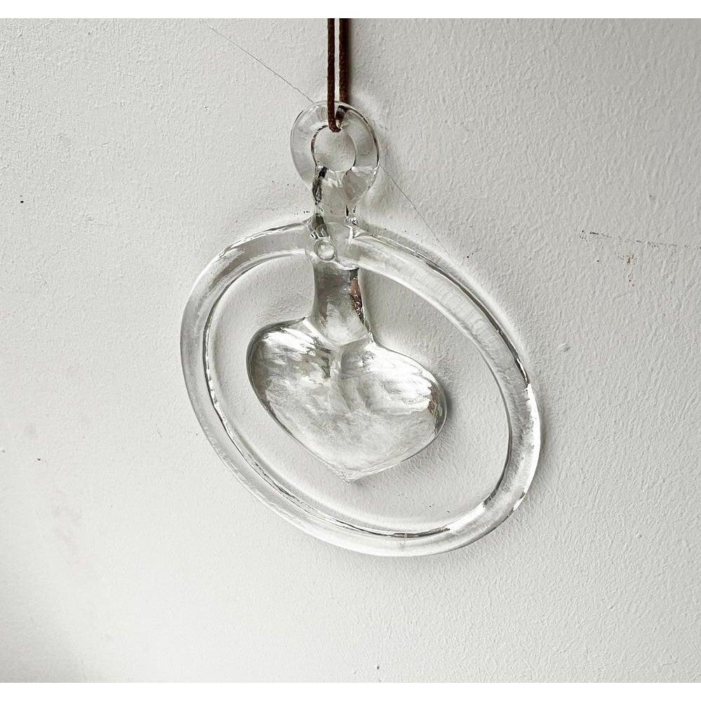 Svedese Decorazione svedese d'epoca per finestra a cuore in vetro di Bertil Vallien, anni '70 in vendita