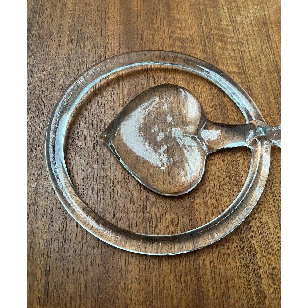 Vetro Decorazione svedese d'epoca per finestra a cuore in vetro di Bertil Vallien, anni '70 in vendita