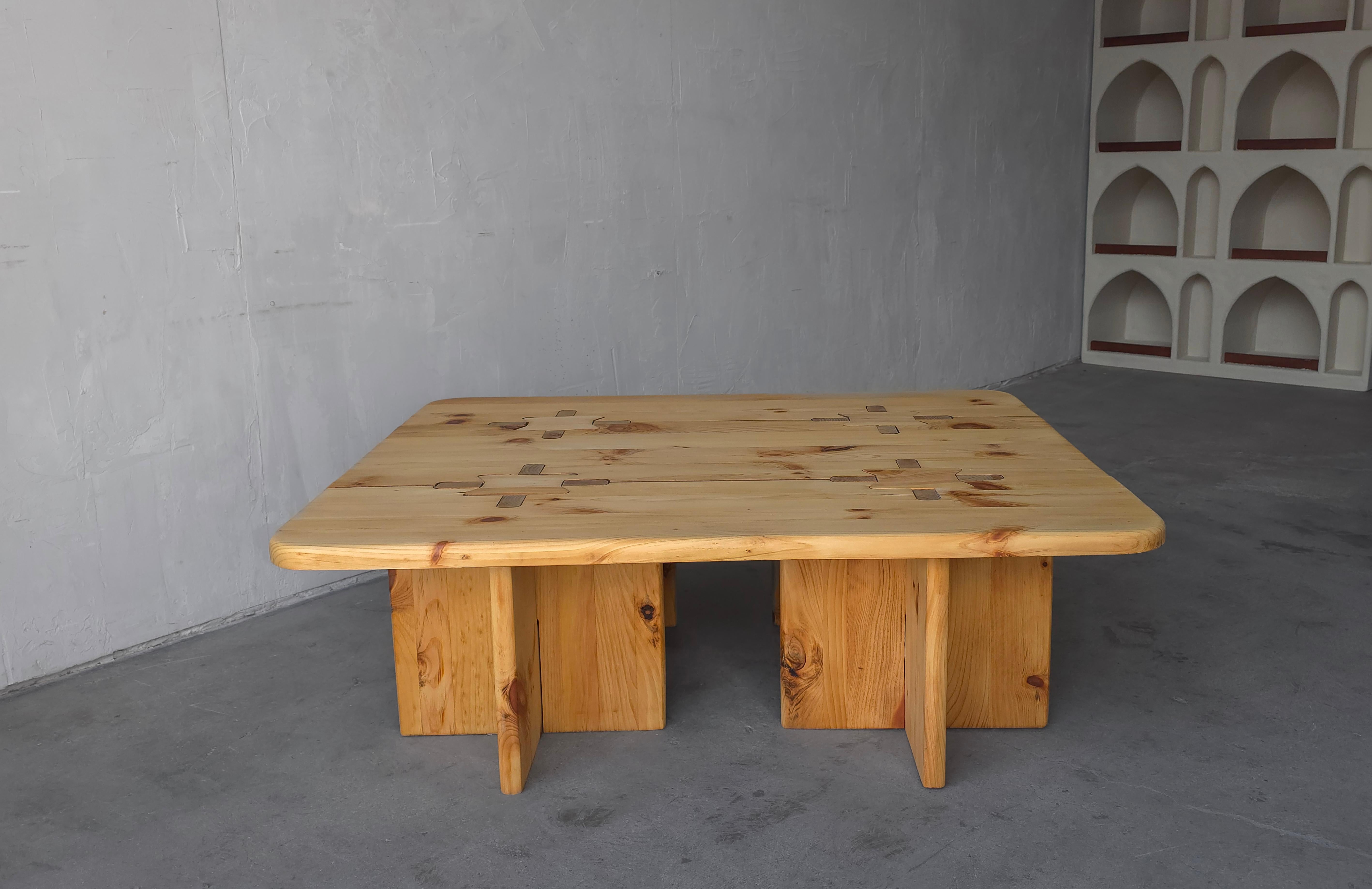 20ième siècle Table basse suédoise vintage en pin imbriqué en vente