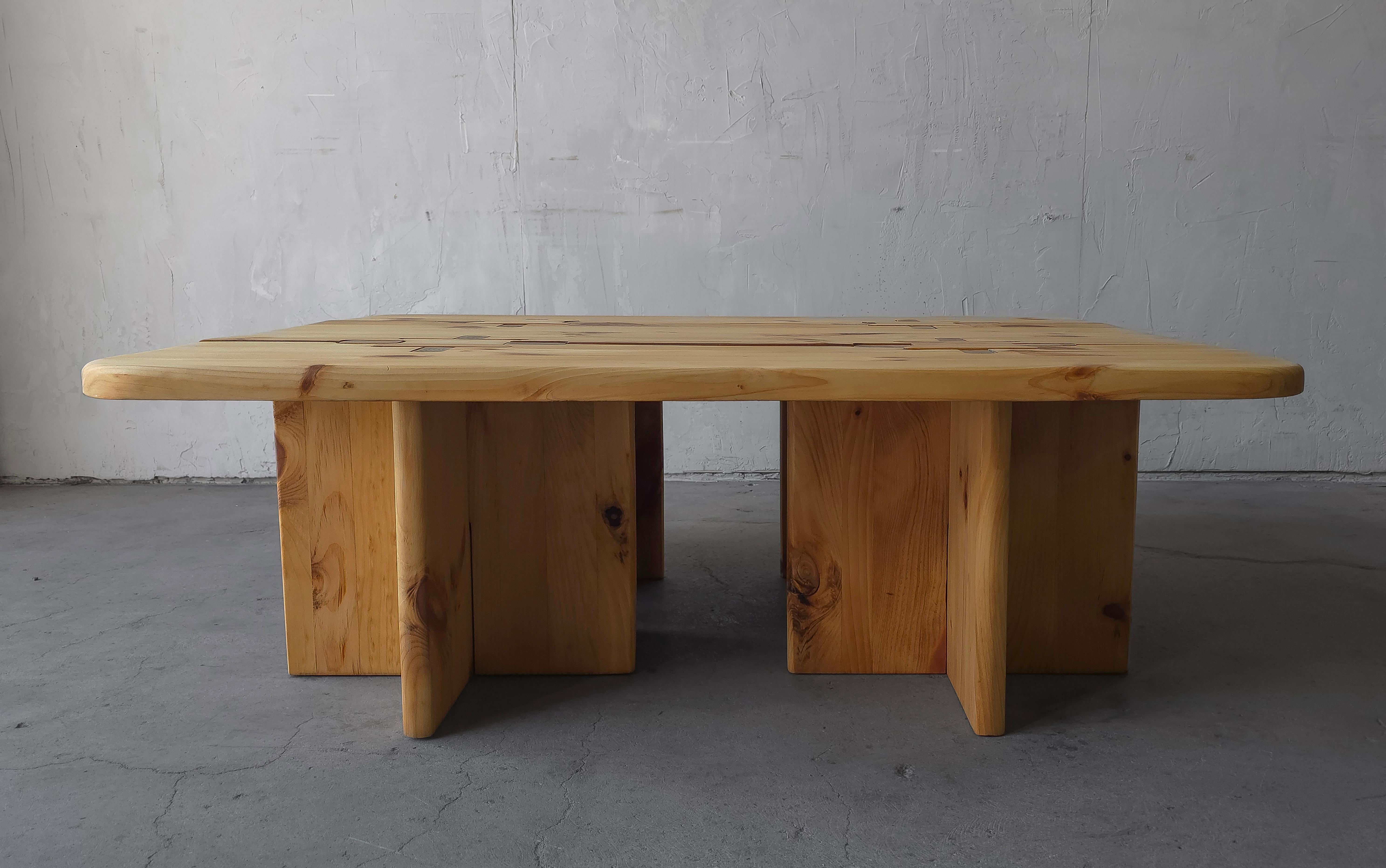 Table basse suédoise vintage en pin imbriqué en vente 2
