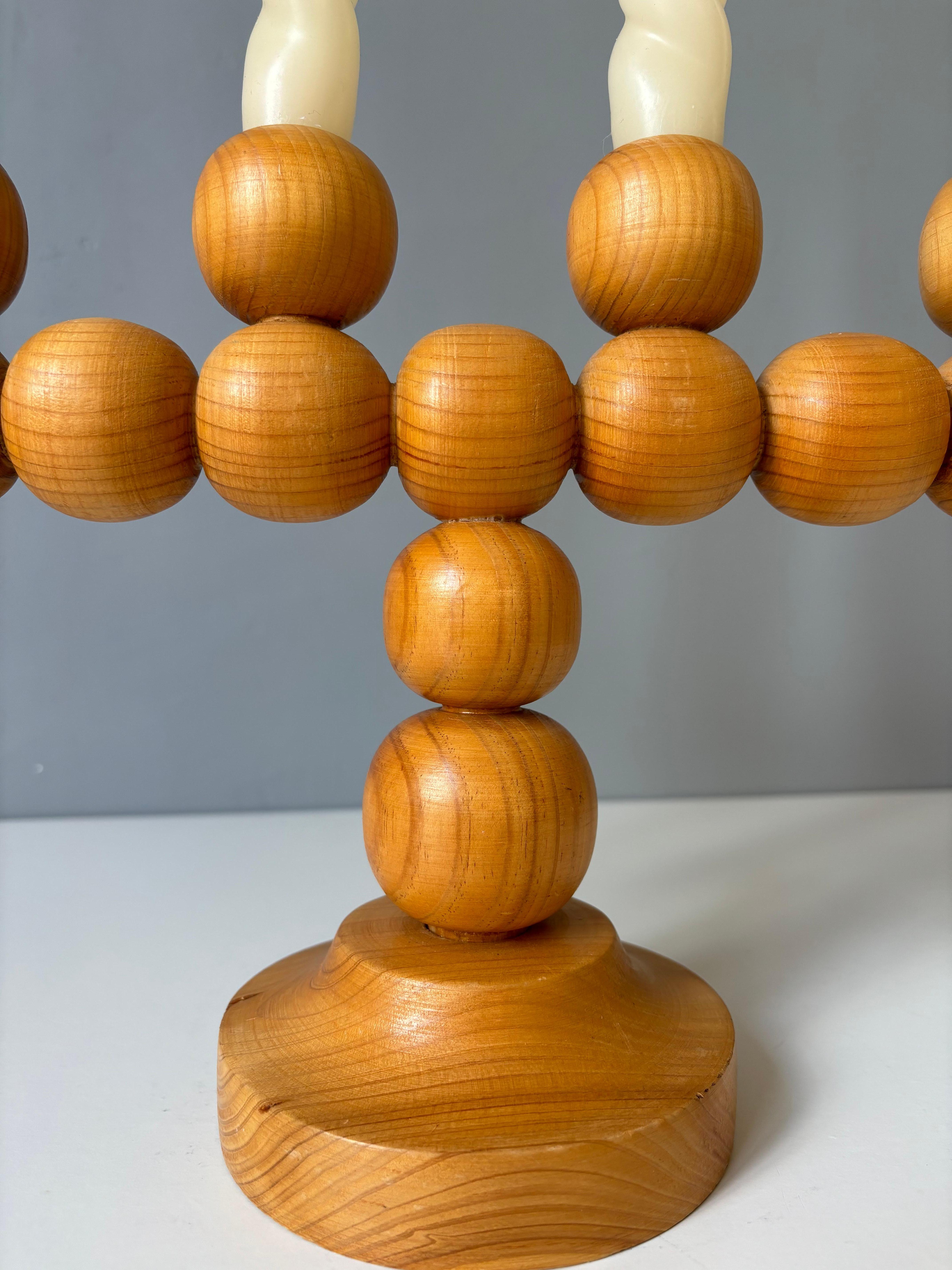 Suédois Candélabre suédois vintage Kaija Aarikka style pin en bois de pin en vente