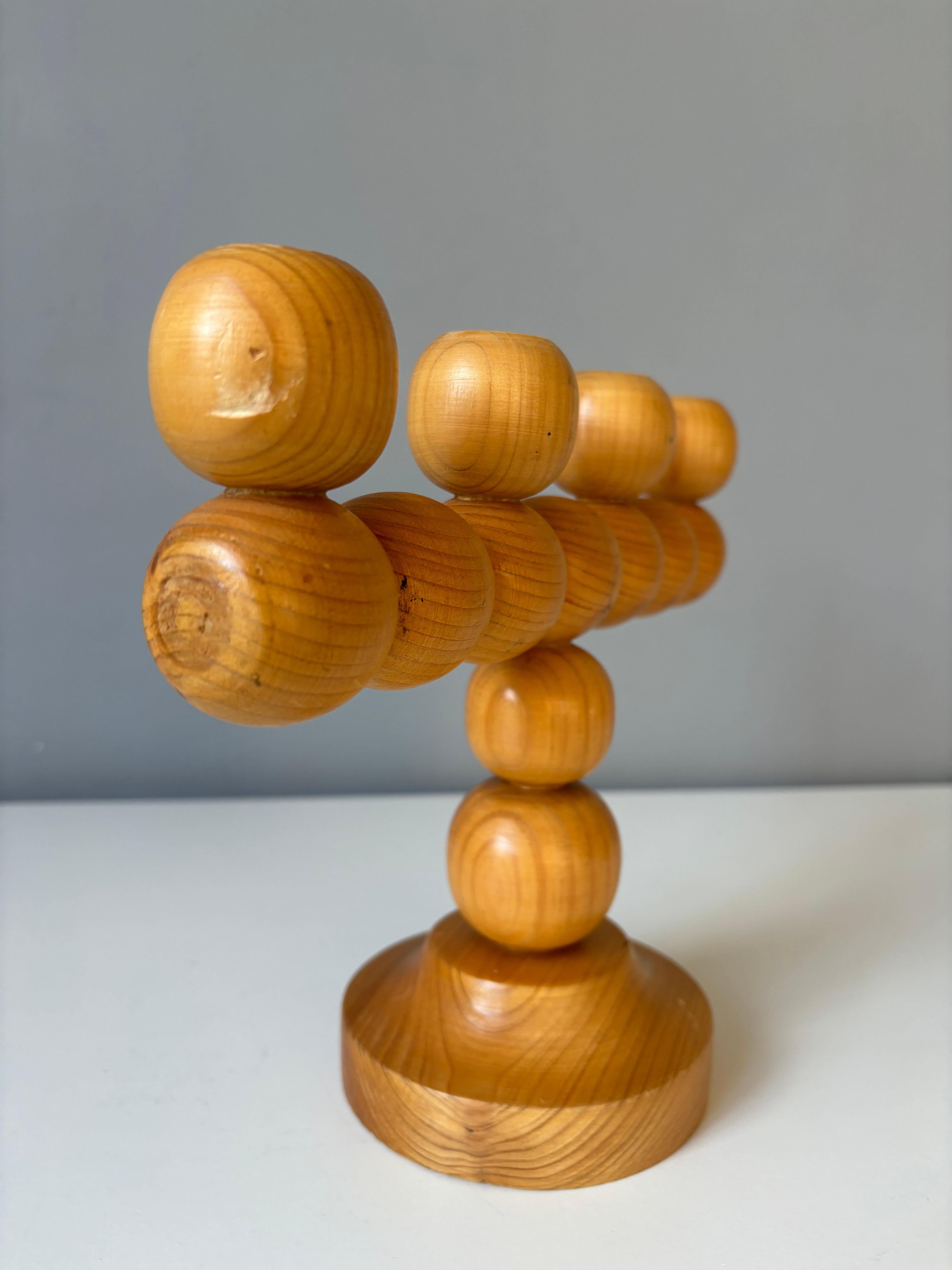 Candélabre suédois vintage Kaija Aarikka style pin en bois de pin Bon état - En vente à Copenhagen, DK