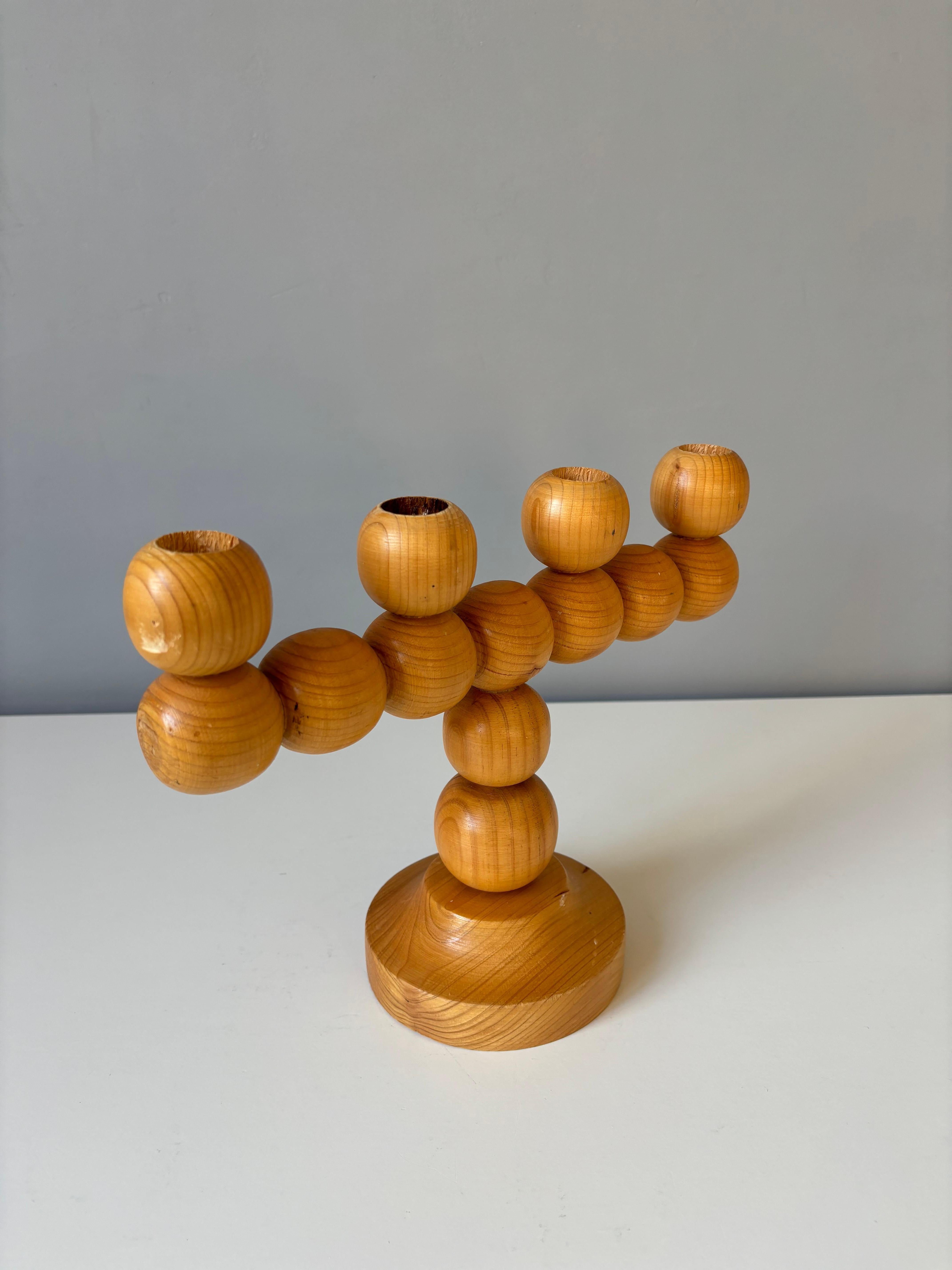 Bois Candélabre suédois vintage Kaija Aarikka style pin en bois de pin en vente