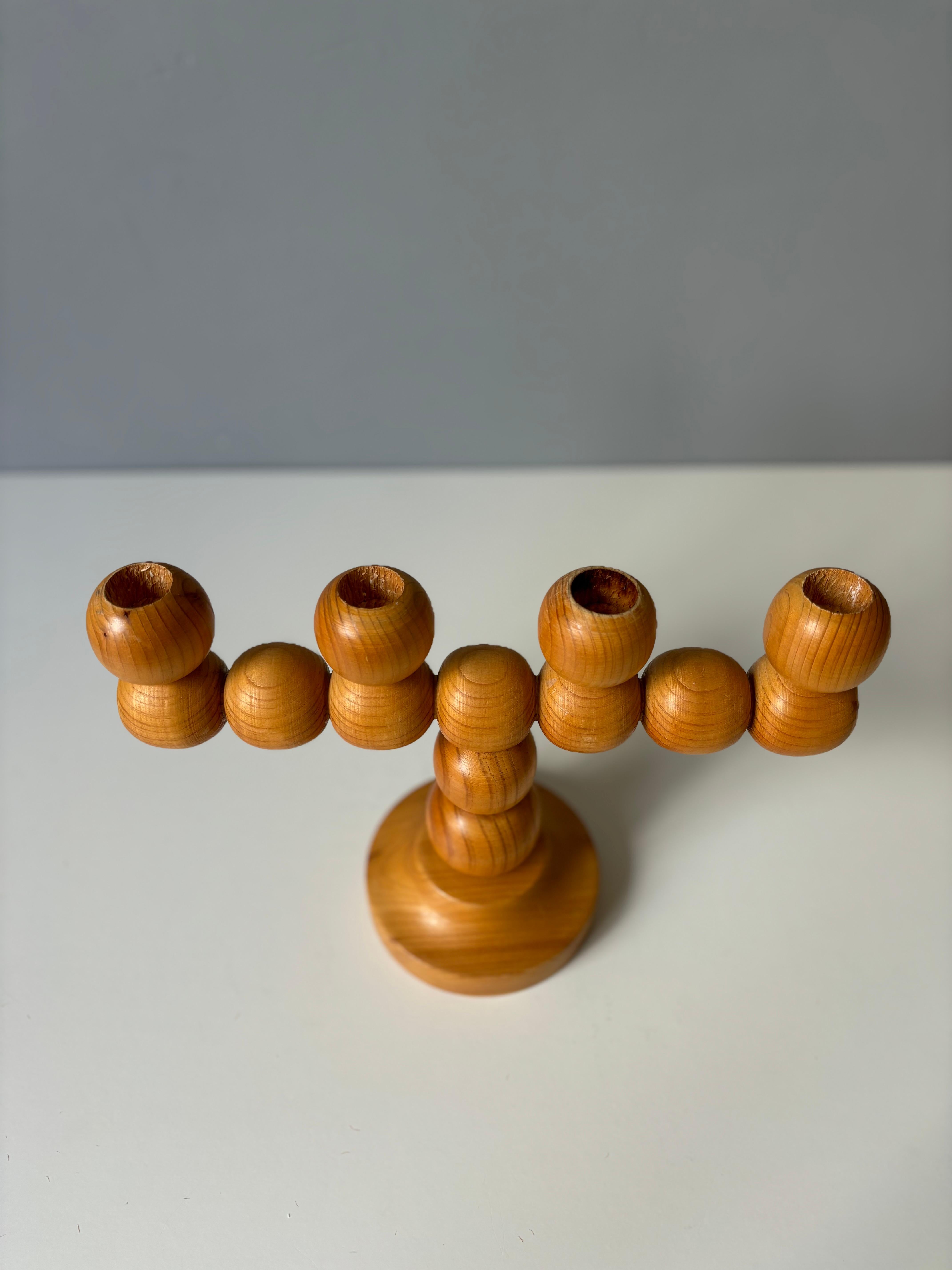 Candélabre suédois vintage Kaija Aarikka style pin en bois de pin en vente 1