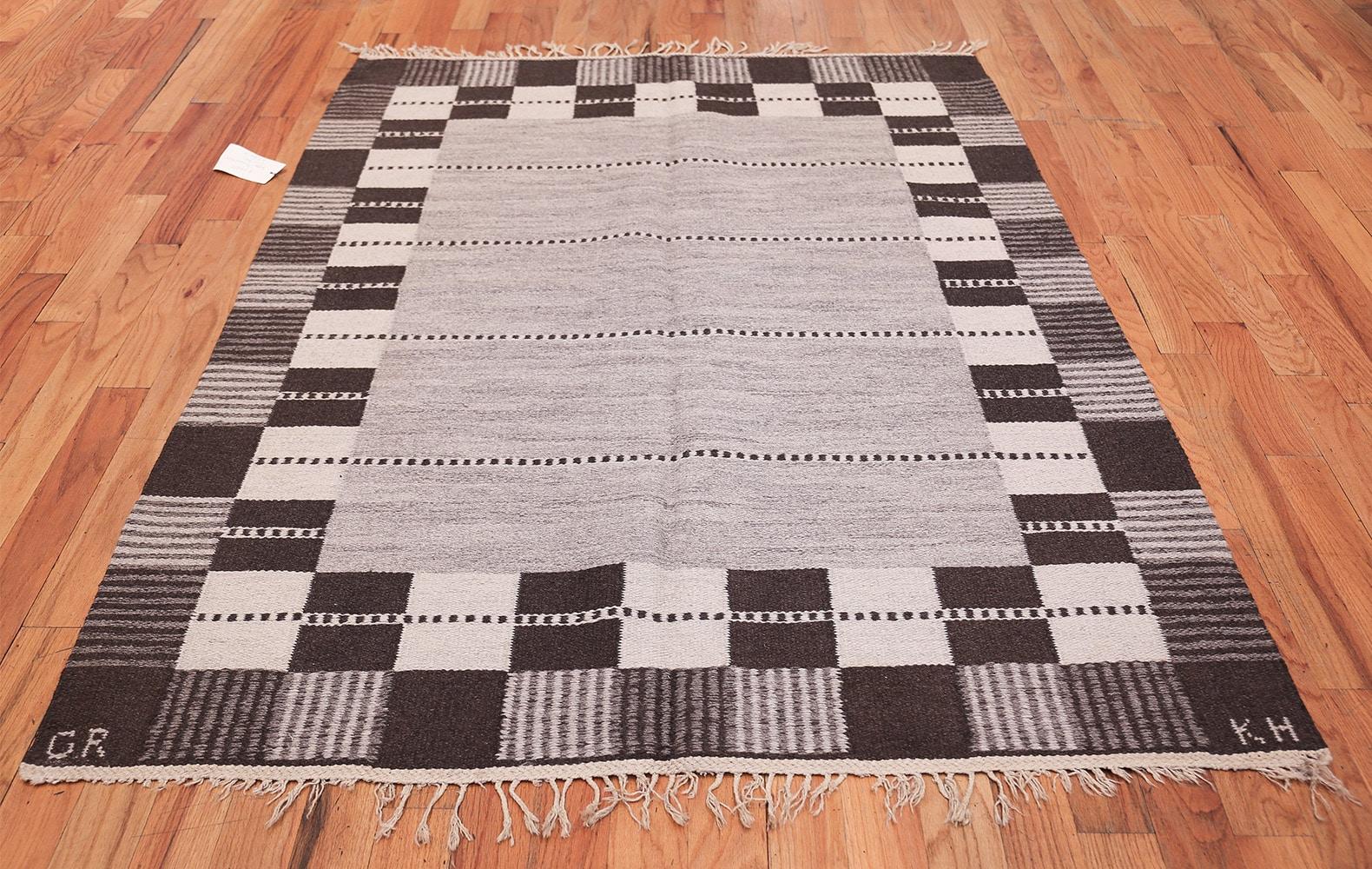 20th Century Vintage Swedish Kilim by Klockaregardens Hemslojd. Size: 4 ft 9 in x 6 ft 6 in