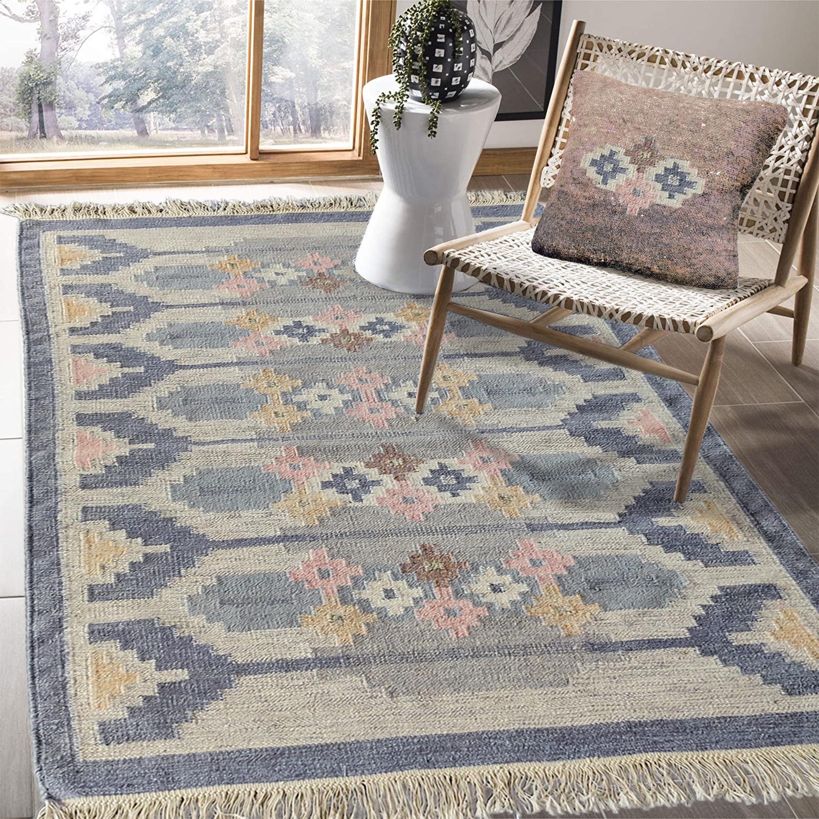 Vintage Swedish Kilim Ingegerd Silow Design Geometric Pattern, Sweden 1960s.
Genuine Röllakan made of wool, hand woven, the light blue field features an all-over geometric pattern composed of smaller stepped star motifs in soft shades of pink,