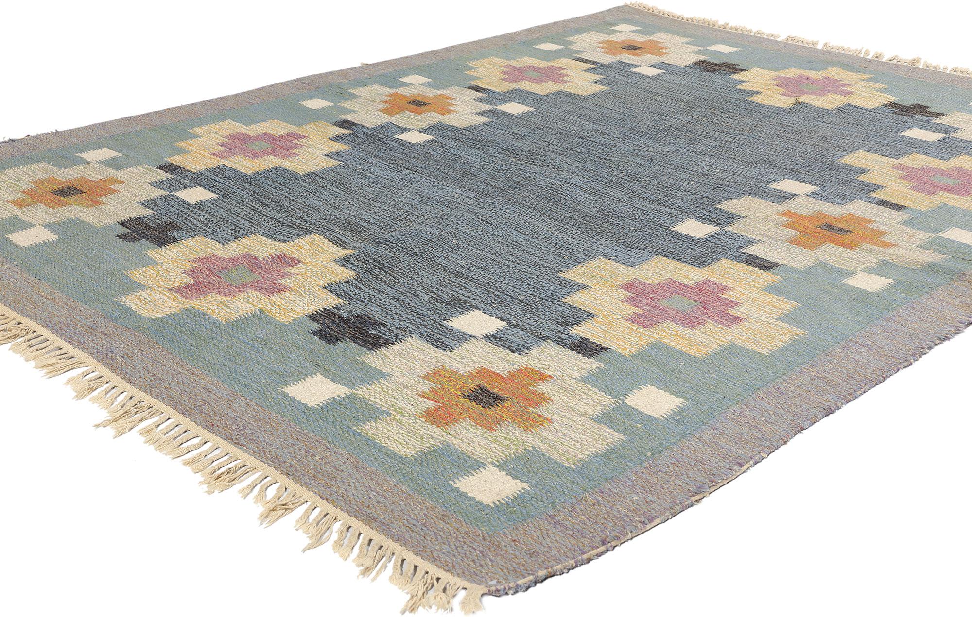 78258 Ida Rydelius Vintage Swedish Rollakan Rug, 05'07 x 07'06. Ida Rydelius ist eine bedeutende Textilkünstlerin, die Mitte des 20. Jahrhunderts für ihre dekorativen Flachgewebeteppiche und Rollakan-Teppiche bekannt wurde. Trotz der spärlichen