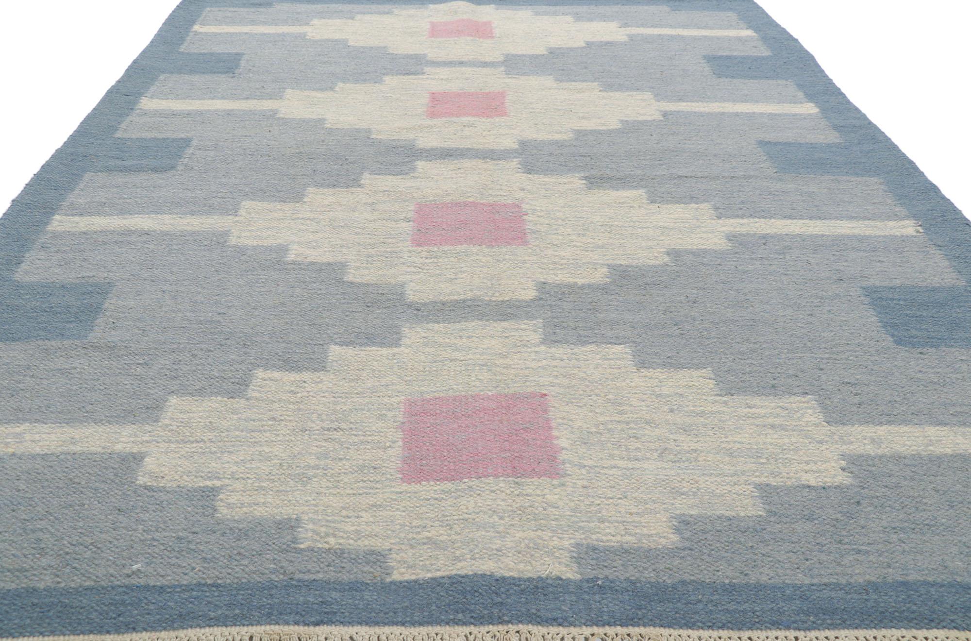 Vintage Swedish Kilim Rollakan Rug with Scandinavian Modern Style In Good Condition For Sale In Dallas, TX