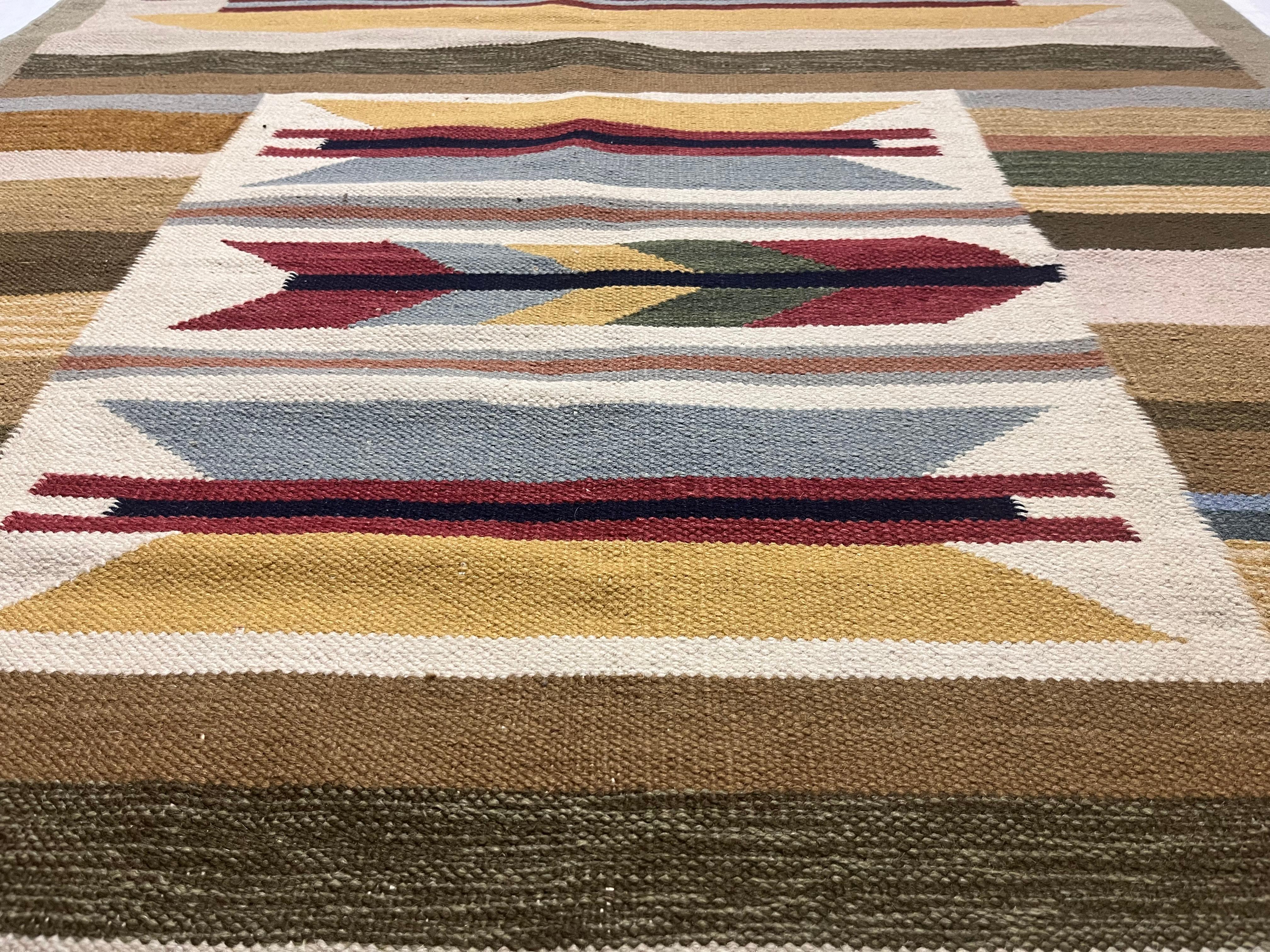 Rug & Kilim suédois vintage 4'0