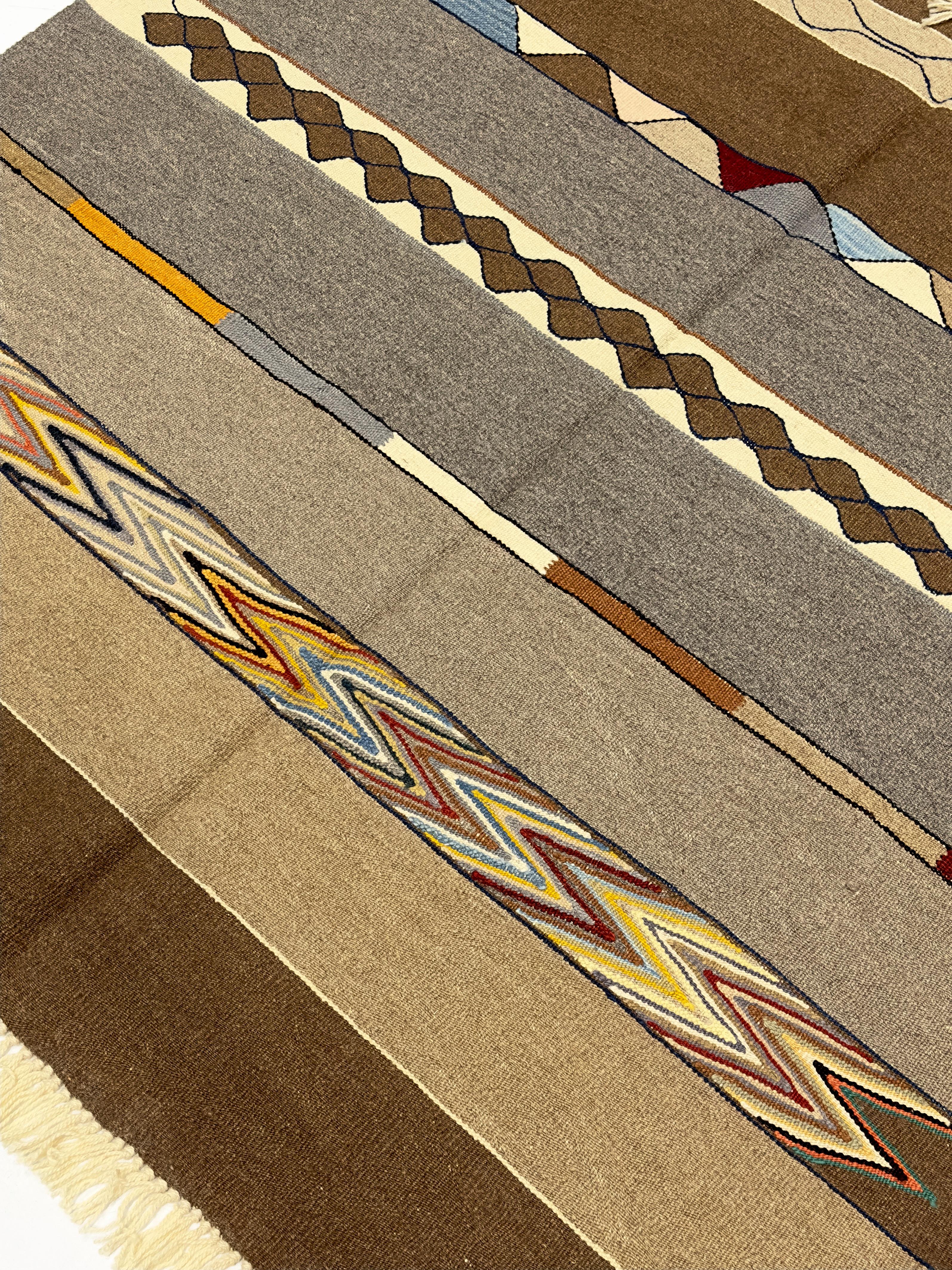 Vintage Swedish Kilim Rug 4’10