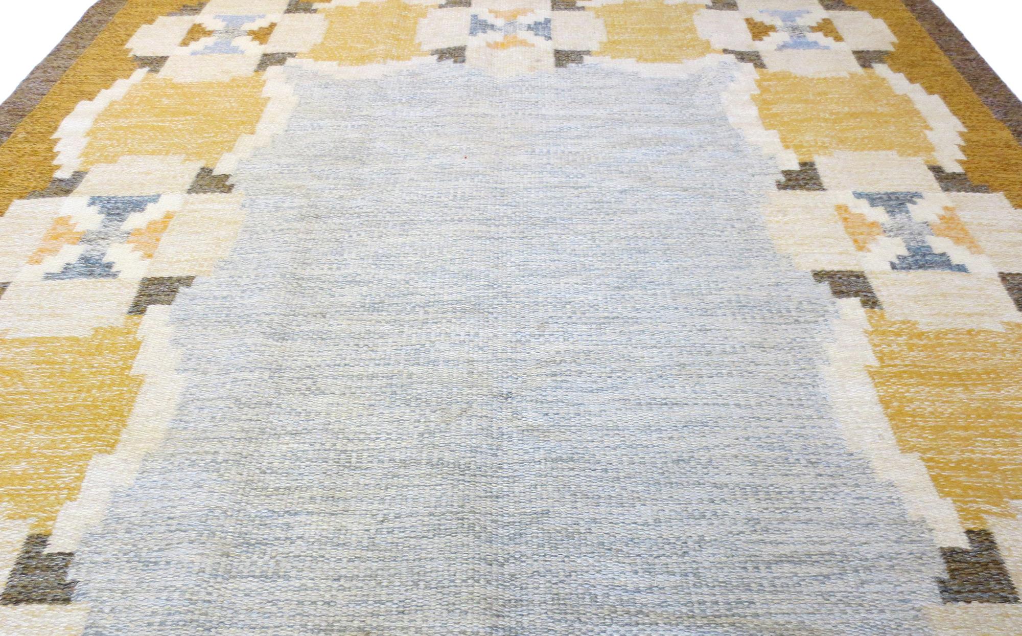 Il s'agit d'un tapis kilim suédois du milieu du 20e siècle. Il est signé 