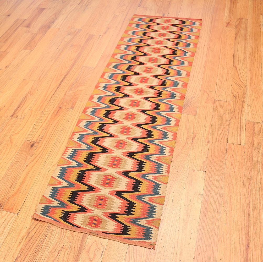 Hand-Woven Vintage Swedish Kilim Rug. Size: 1 ft 8 in x 5 ft 6 in (0.51 m x 1.68 m)