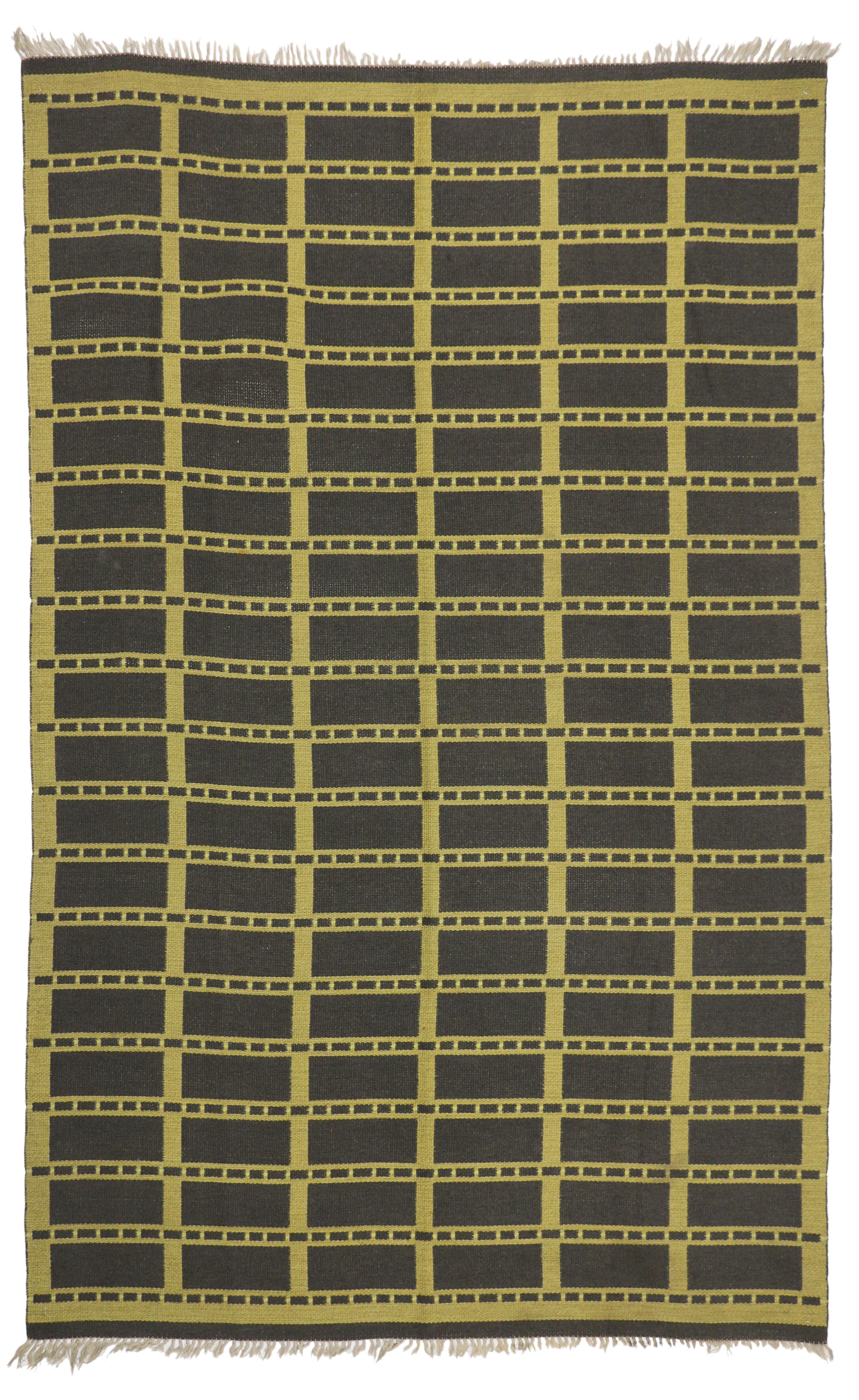 77039, reversible vintage Swedish Kilim rug with Geometric print and Scandinavian Modern style - Röllakan flat-weave rug. This handwoven wool vintage Swedish Kilim rug with Scandinavian Modern style features a geometric pattern and compartmental