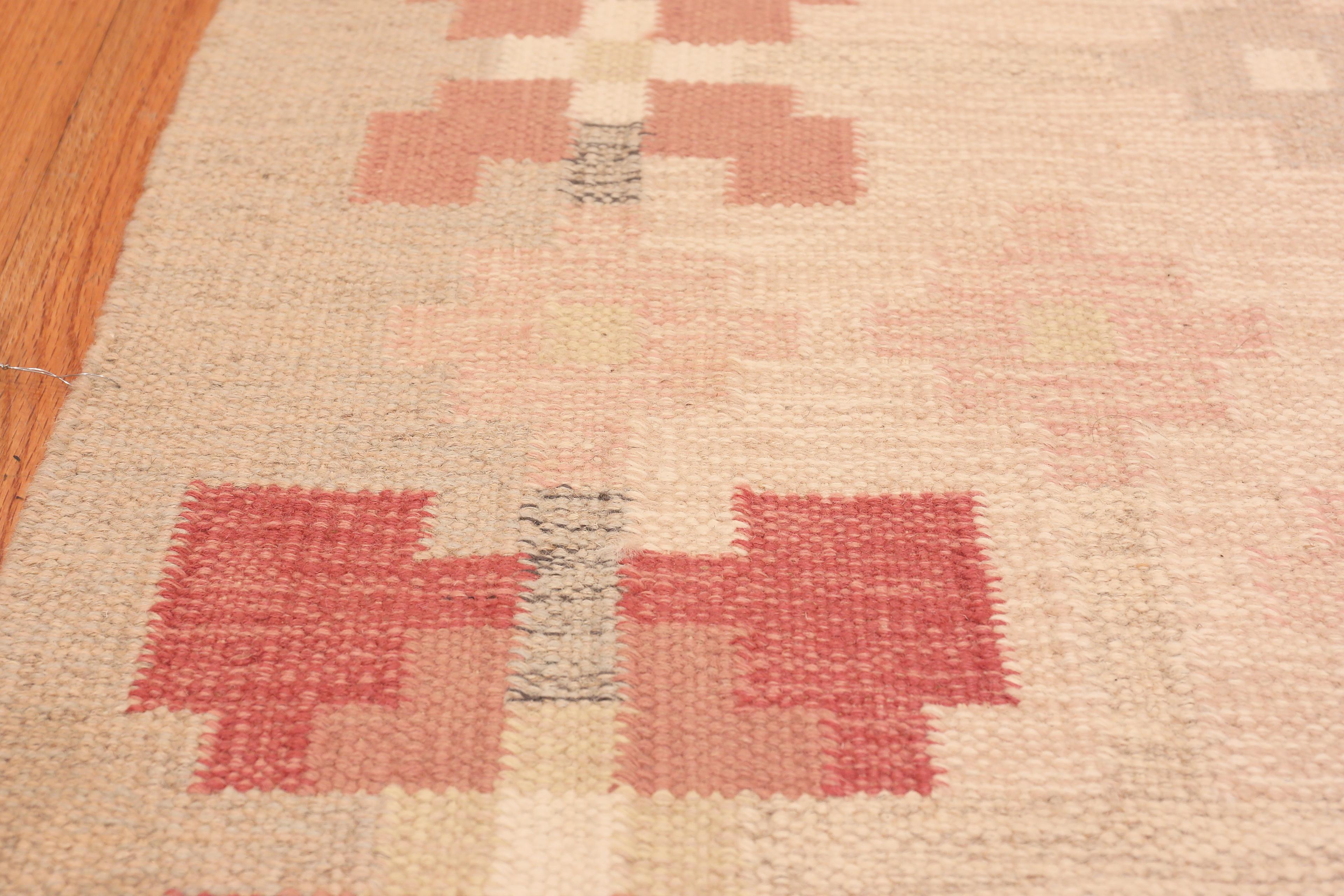 Vintage Swedish Kilim Scandinavian Rug. Size: 6 ft x 8 ft 8 in (1.83 m x 2.64 m) In Excellent Condition In New York, NY