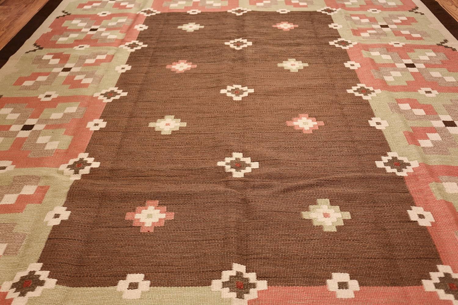 Hand-Woven Vintage Swedish Kilim. Size: 9 ft 9 in x 13 ft 4 in (2.97 m x 4.06 m)