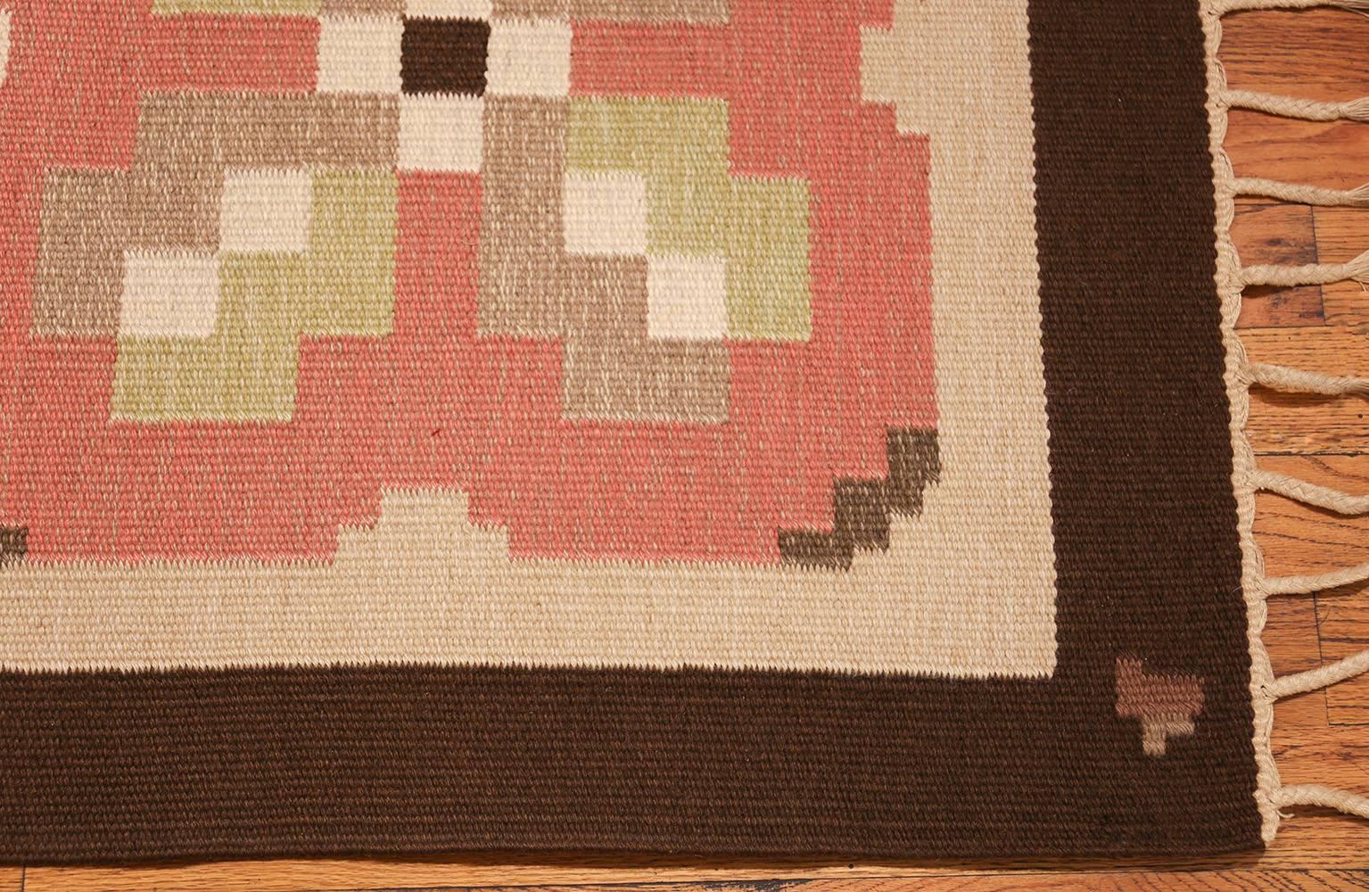 20th Century Vintage Swedish Kilim. Size: 9 ft 9 in x 13 ft 4 in (2.97 m x 4.06 m)