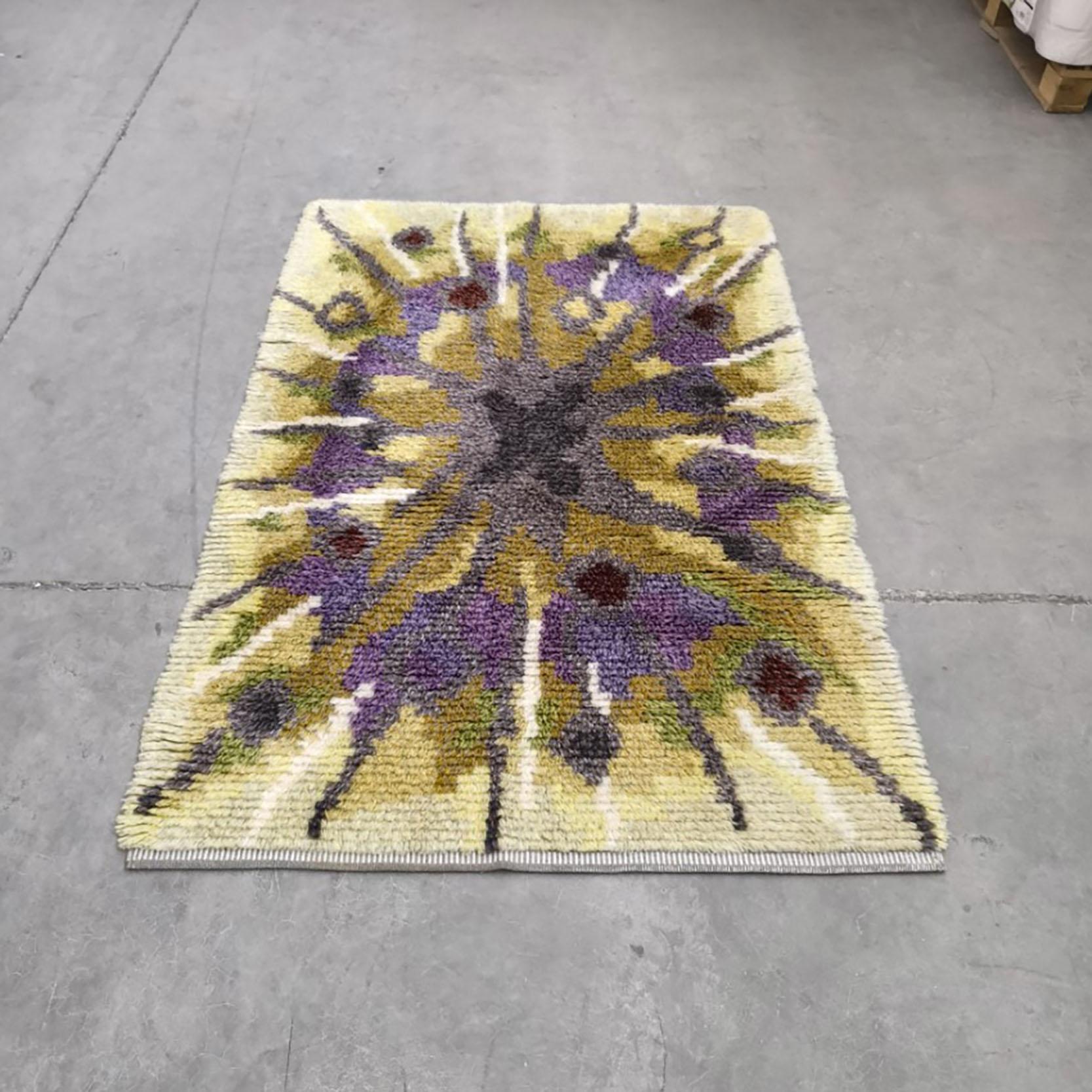 Scandinavo moderno Tappeto vintage svedese Krokus Flower Ryamatta, Tibet di Ingrid Jagarz per Marks Rya in vendita