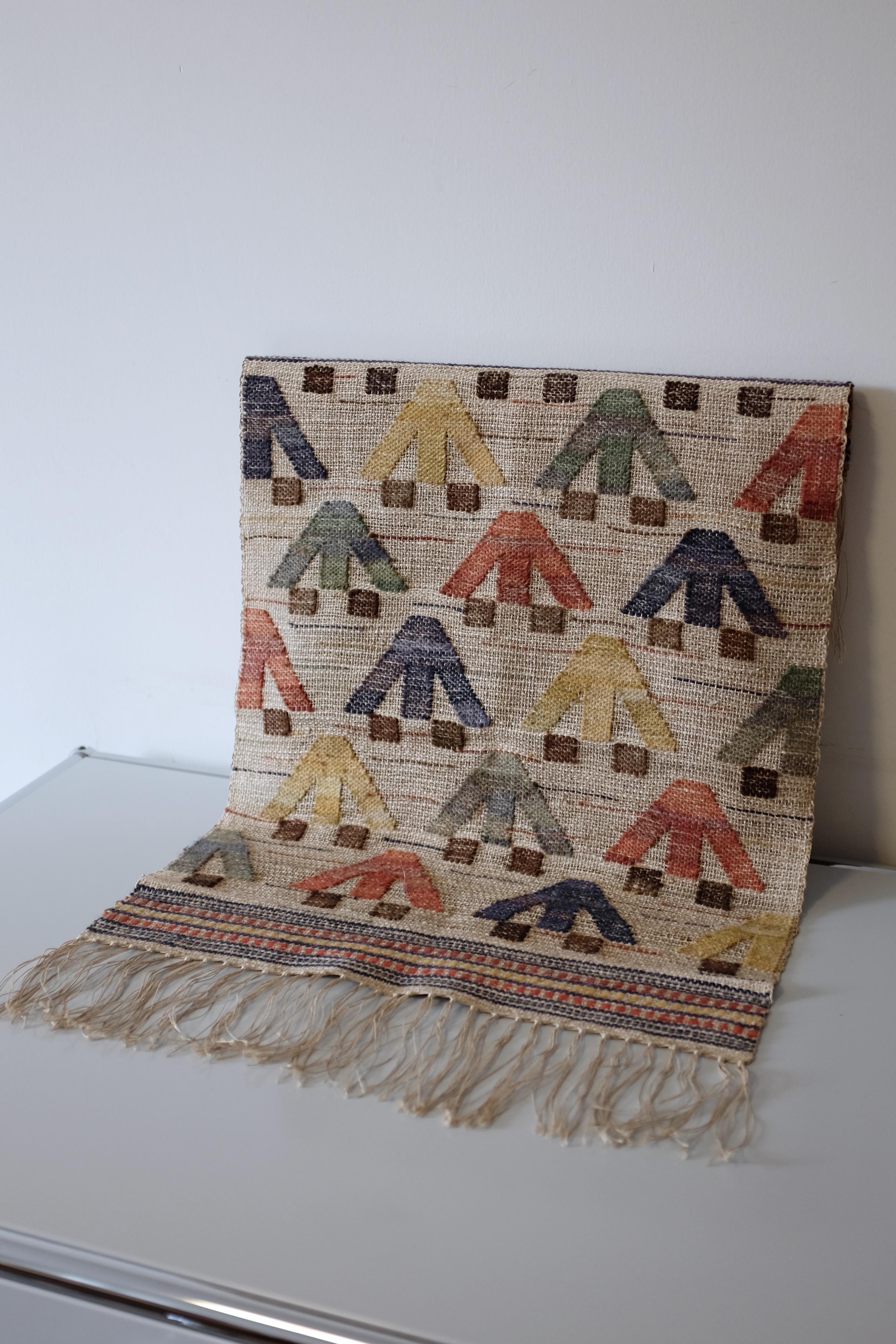 Vintage Swedish Linen and Wool Tapestry in the Style of Märta Måås Fjetterström In Good Condition For Sale In Brooklyn, NY