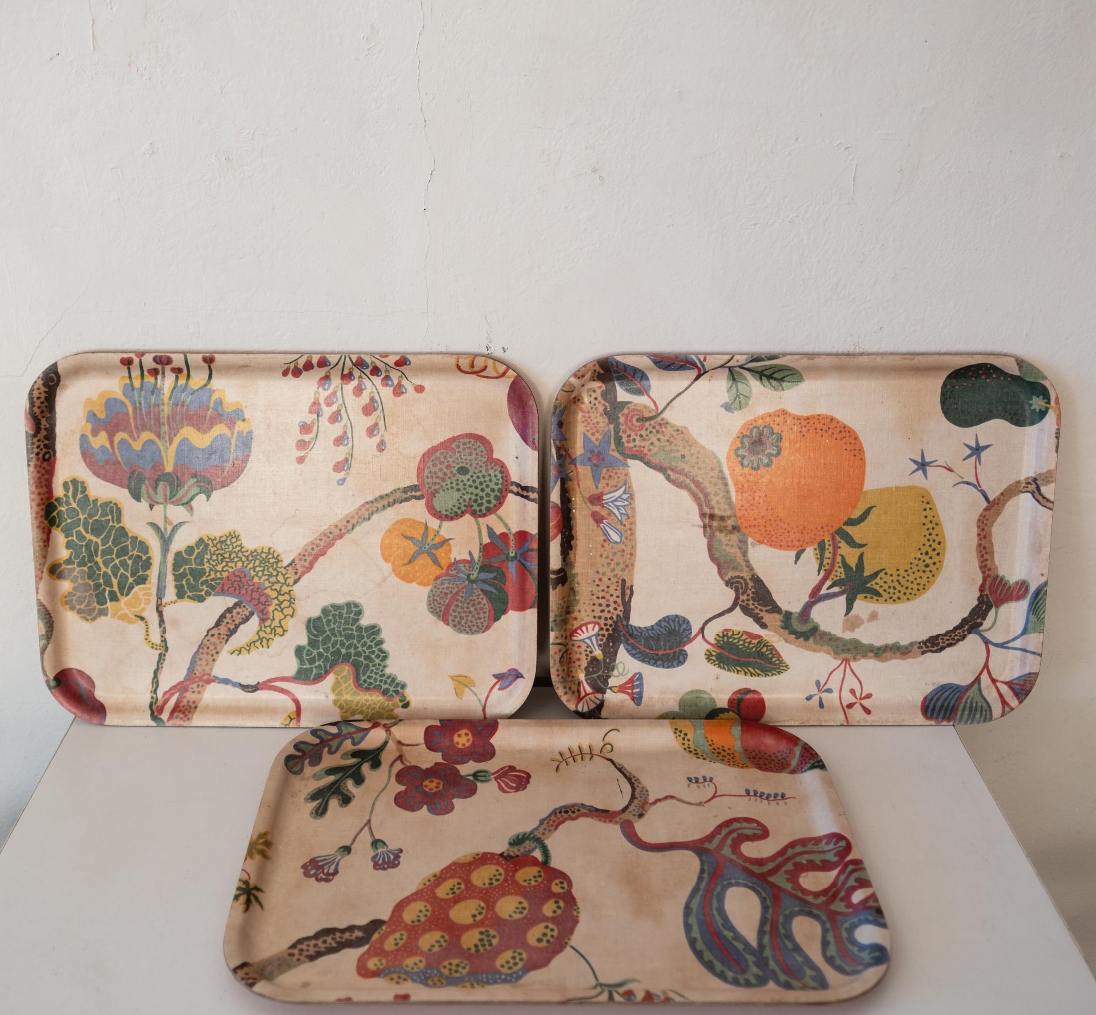 A set of three vintage serving trays by Josef Frank for Svenskt Tenn. Sweden, 1960s

Classic textile design by Josef Frank over molded plywood tray. The trays are produced by Swedish interior design house and manufacturer Svenskt Tenn, Stockholm.