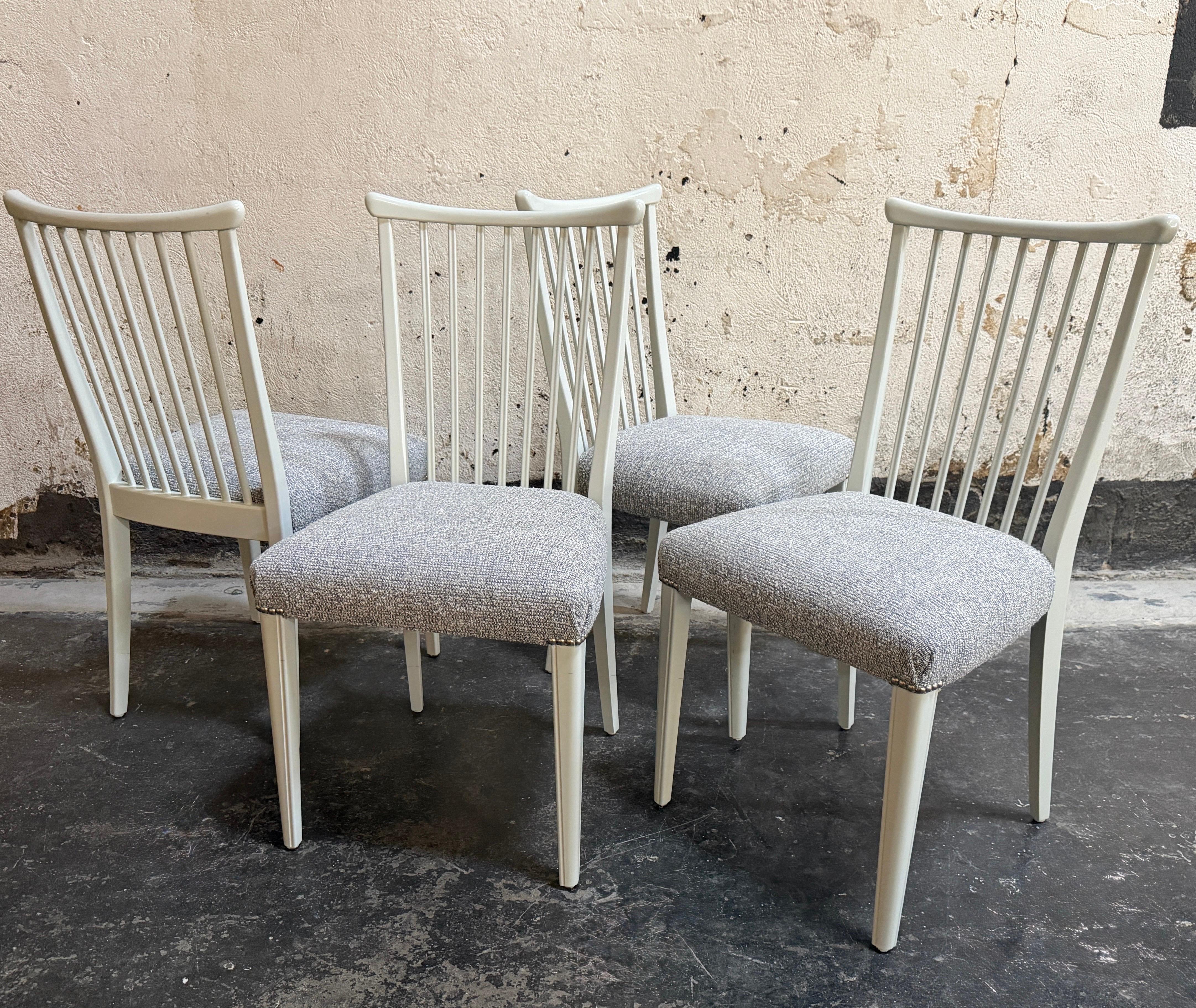 Gustavien Vintage Swedish Modern Gustavian Dining Chairs - Ensemble de quatre chaises entièrement restaurées en vente