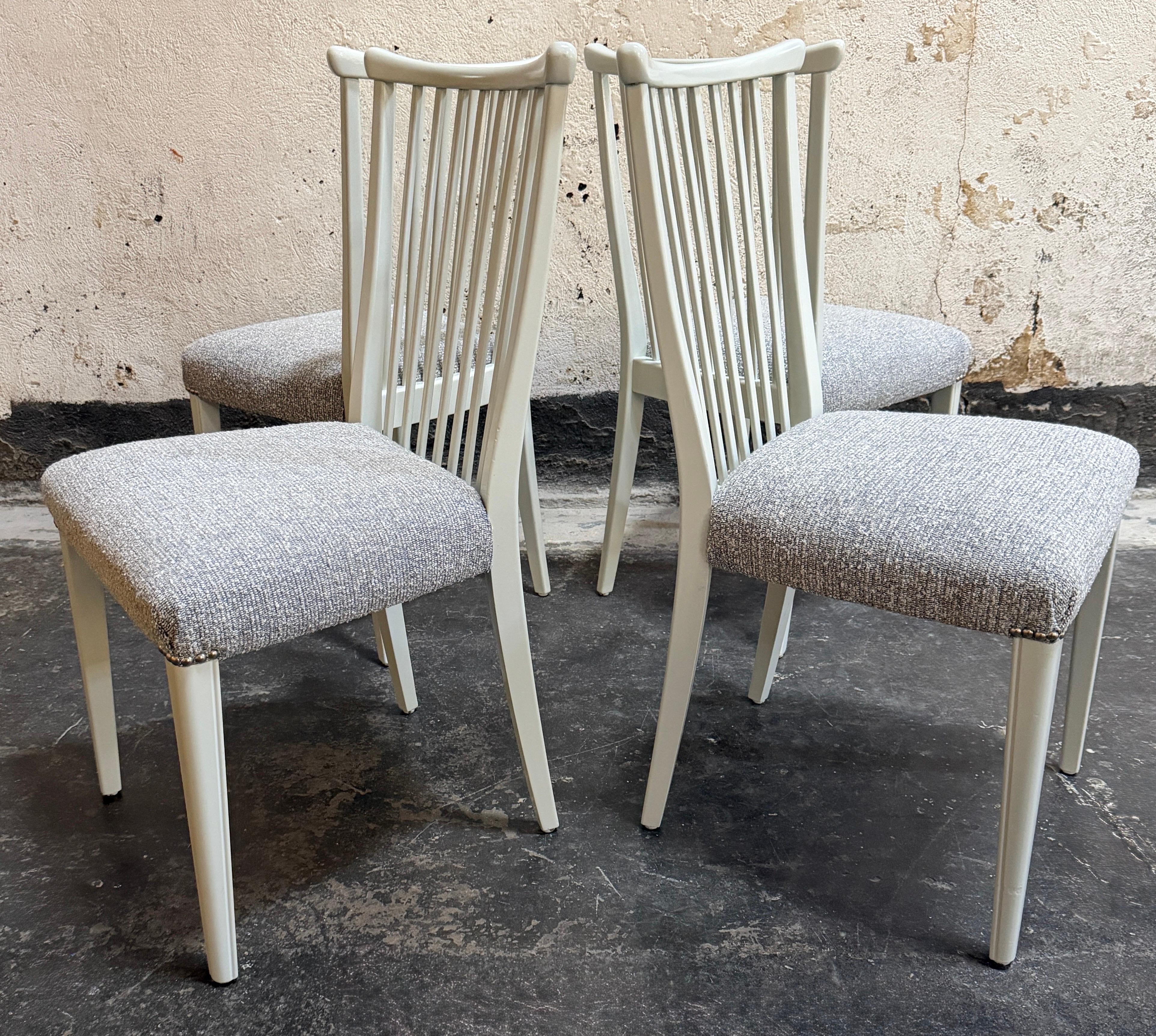 Suédois Vintage Swedish Modern Gustavian Dining Chairs - Ensemble de quatre chaises entièrement restaurées en vente