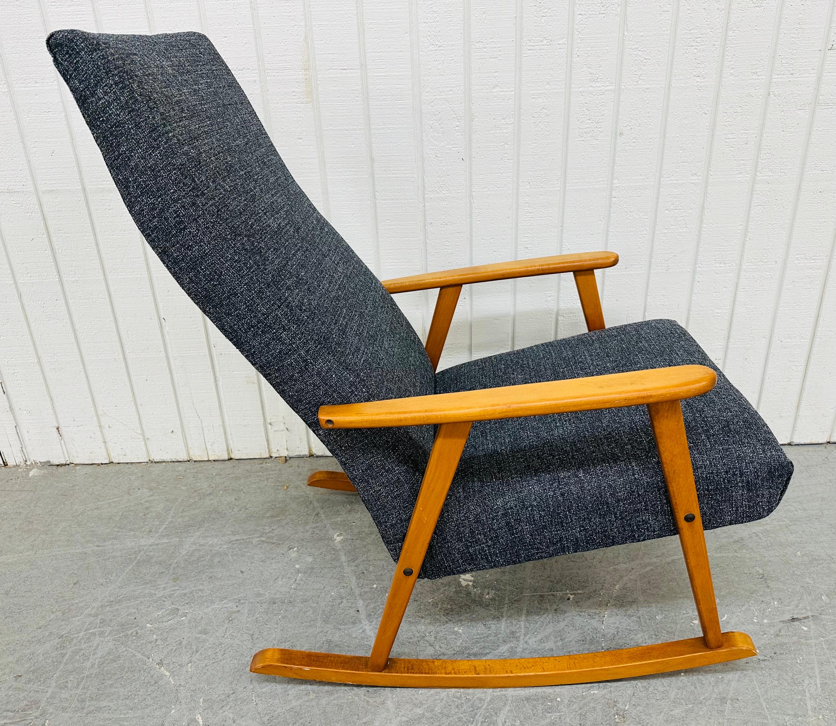 Mid-Century moderno Sedia a dondolo moderna svedese vintage in vendita