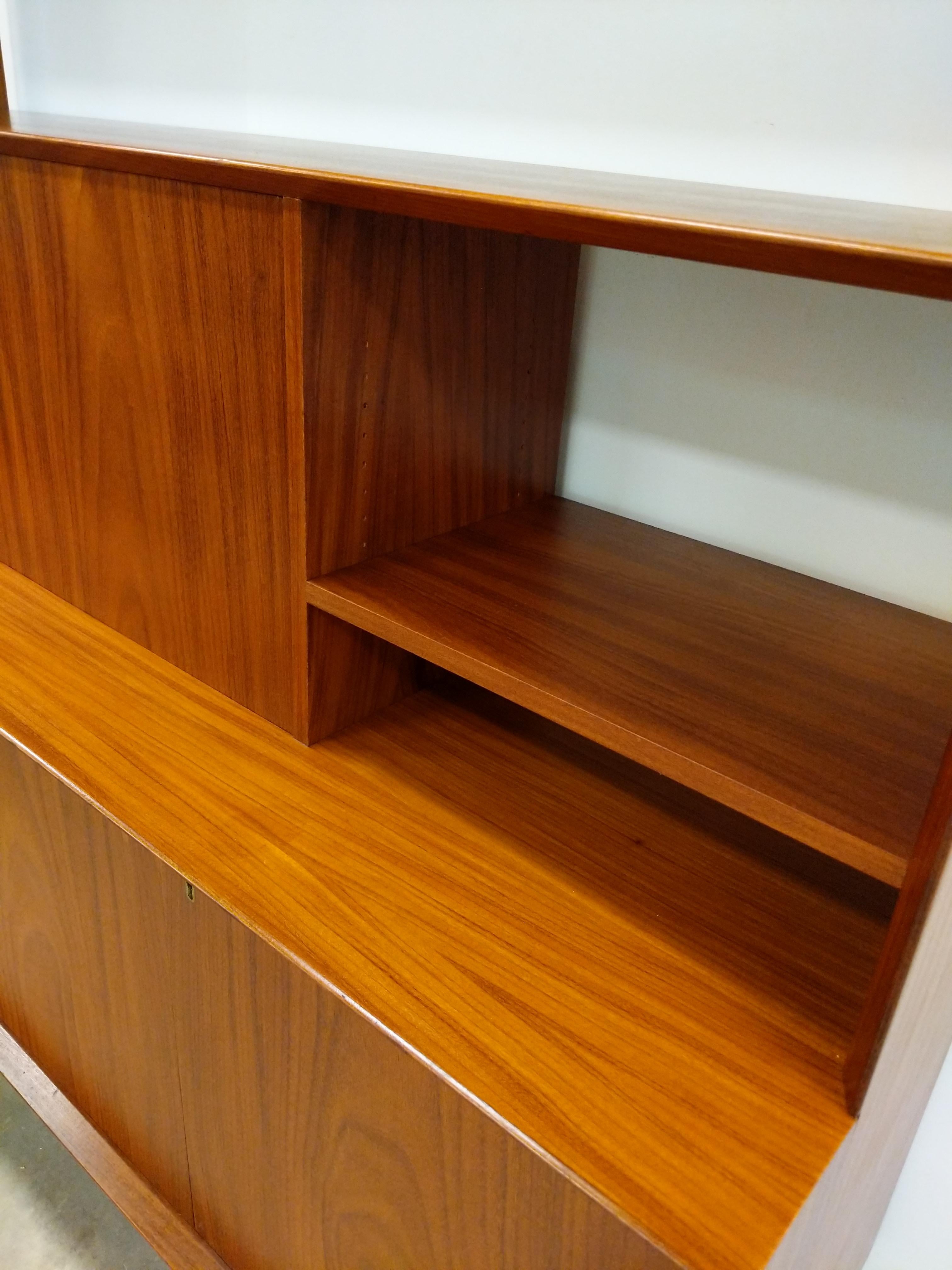 Vintage Schwedisch Modern Teak Anrichte / Sekretär von Brantorps (20. Jahrhundert) im Angebot