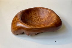 Schwedische Schale mit natürlichem Rand aus Ulmenwurzelholz