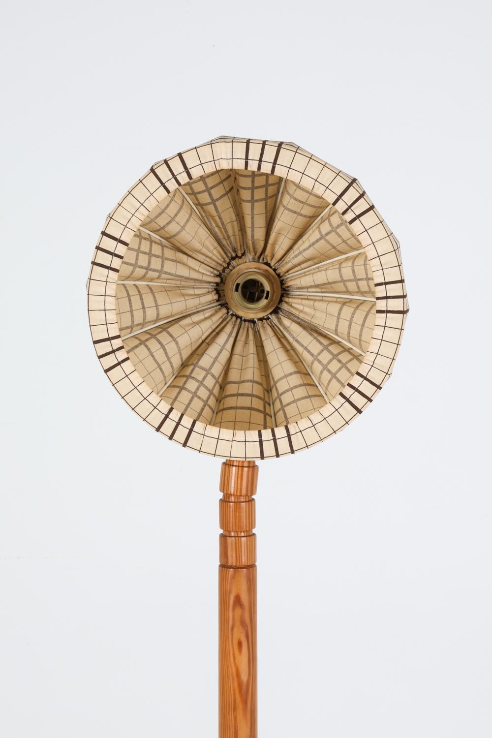 Schwedische bewegliche Vintage-Stehlampe aus Kiefernholz, ca. 1980er Jahre 3