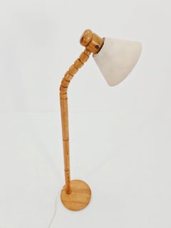 Lampada da terra svedese d'epoca in pino di Solbackens Svarveri AB, anni '70