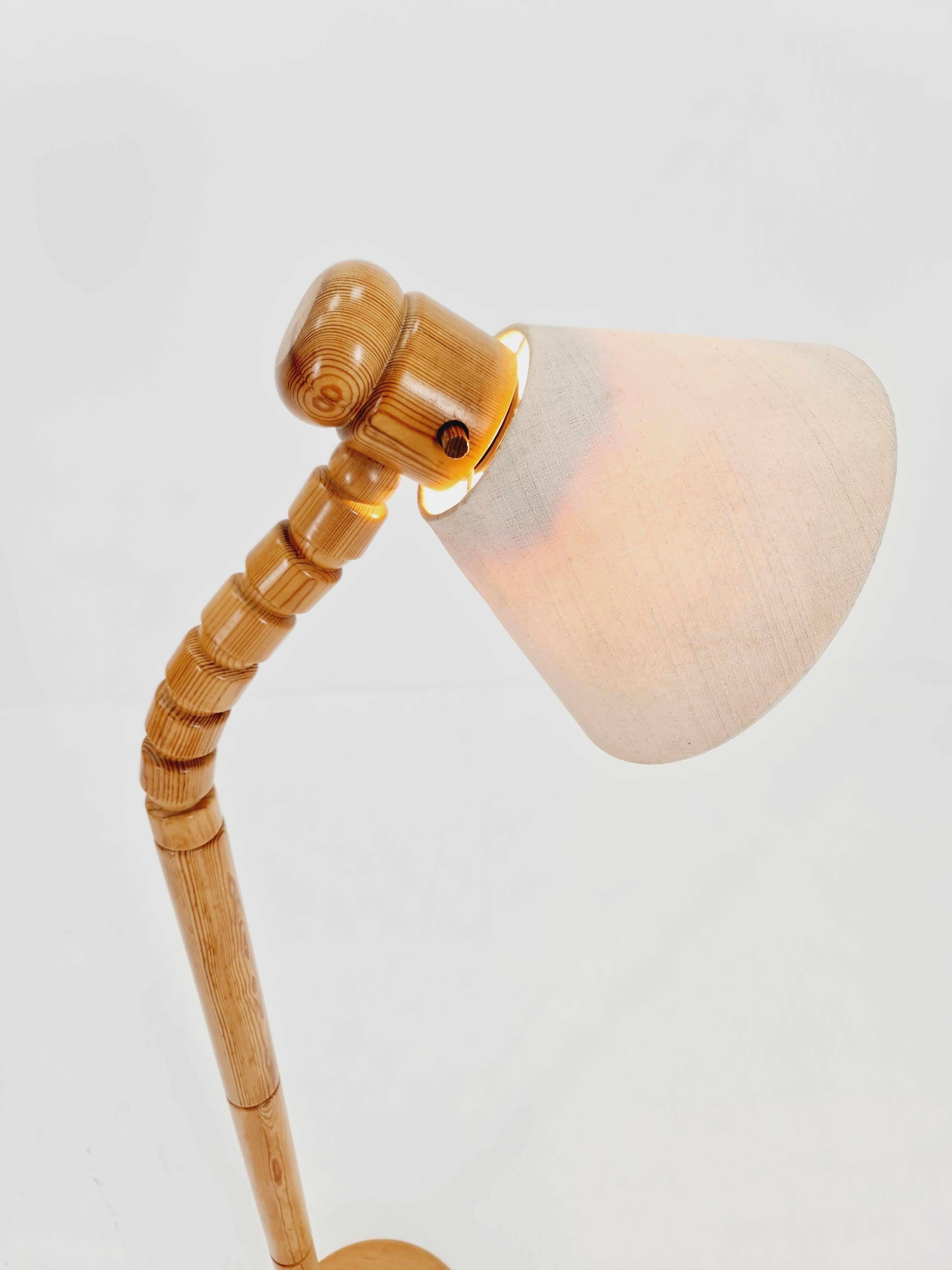 Mid-Century Modern Lampadaire vintage en pin suédois par Solbackens Svarveri AB, 1970 en vente