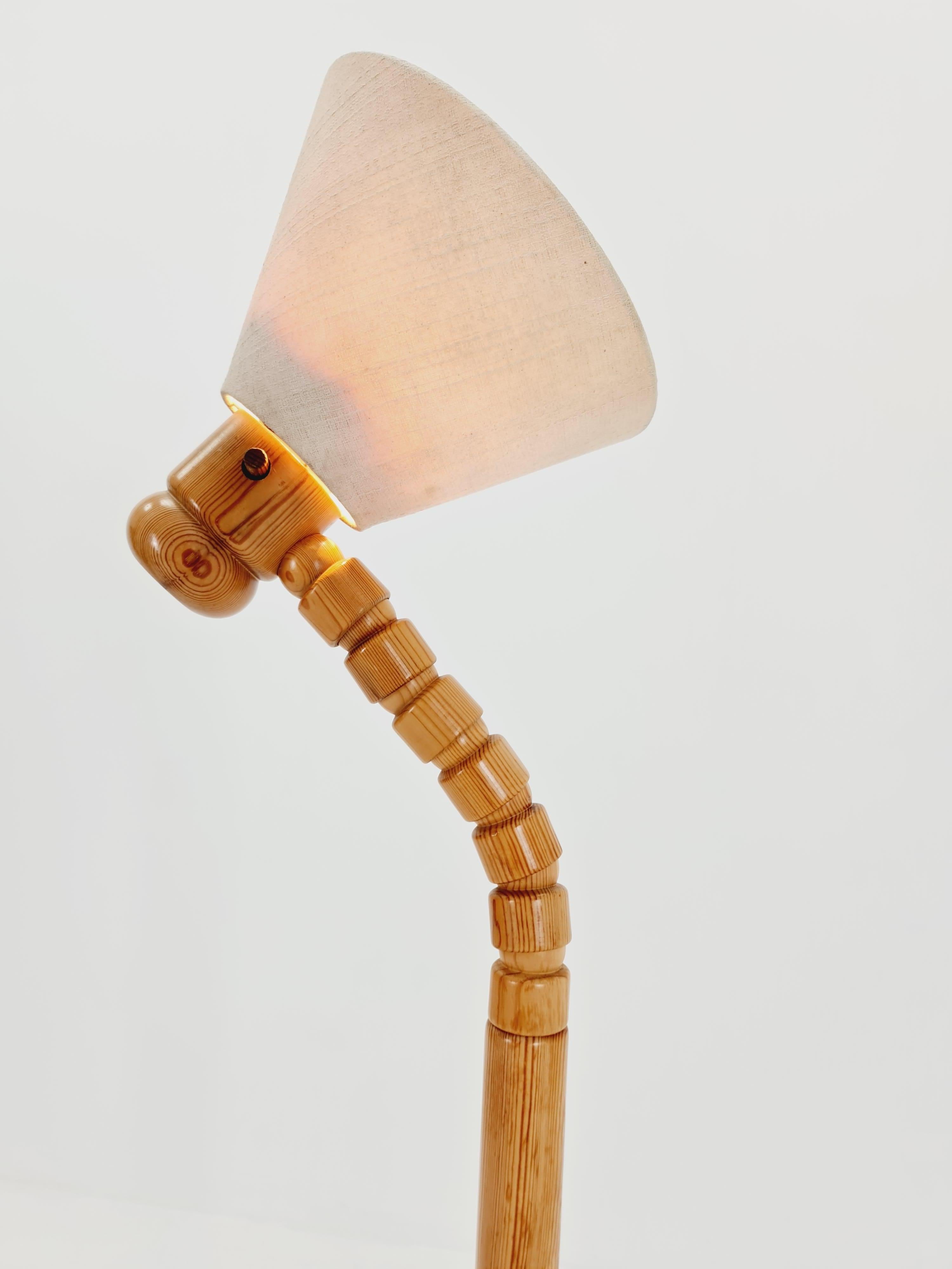 Fin du 20e siècle Lampadaire vintage en pin suédois par Solbackens Svarveri AB, 1970 en vente