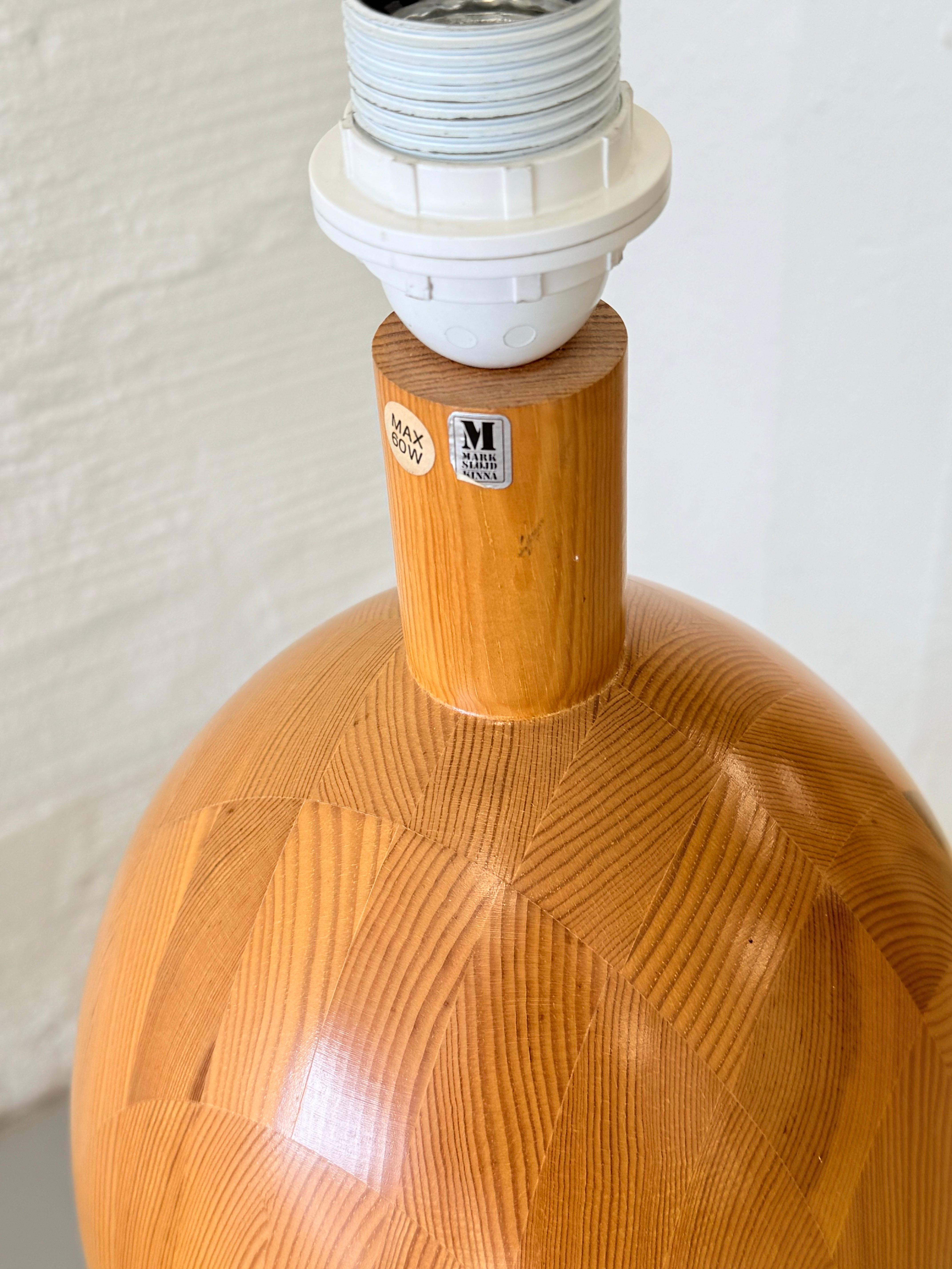 Suédois Lampe de table vintage en pin suédois, Markslöjd 1970 en vente