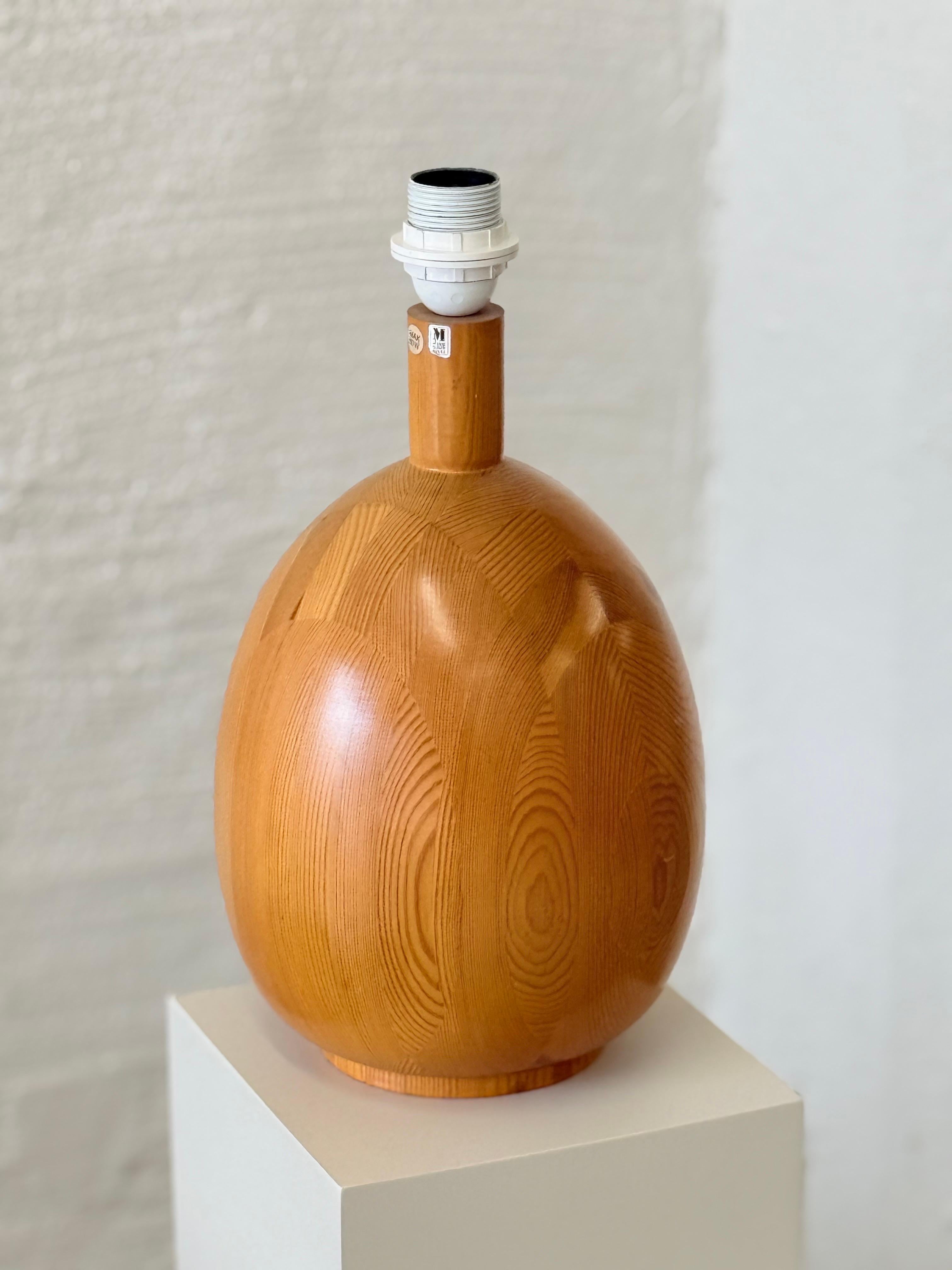 Lampe de table vintage en pin suédois, Markslöjd 1970 Bon état - En vente à Bergen, NO