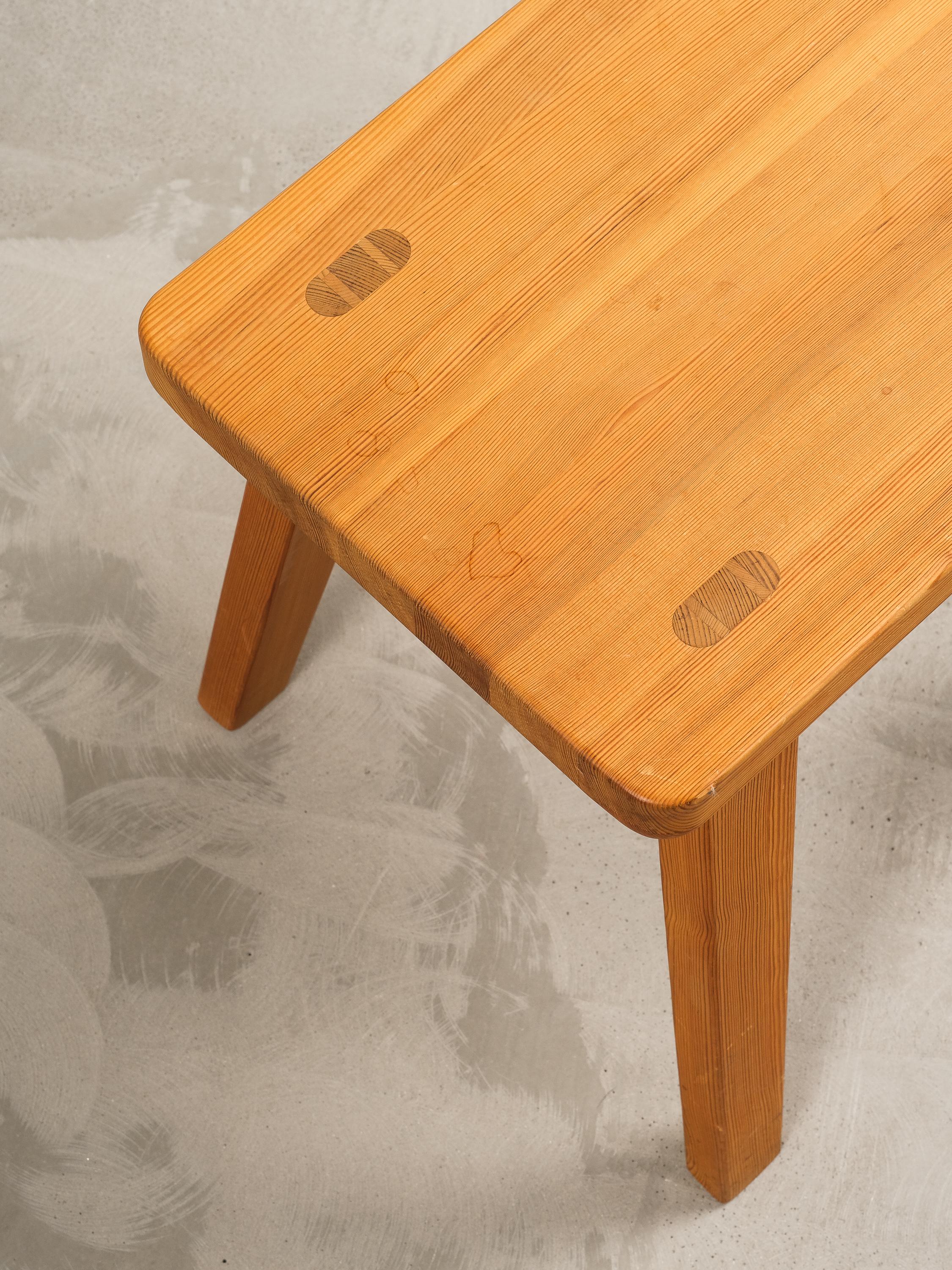 Hocker aus schwedischem Kiefernholz (Ende des 20. Jahrhunderts) im Angebot