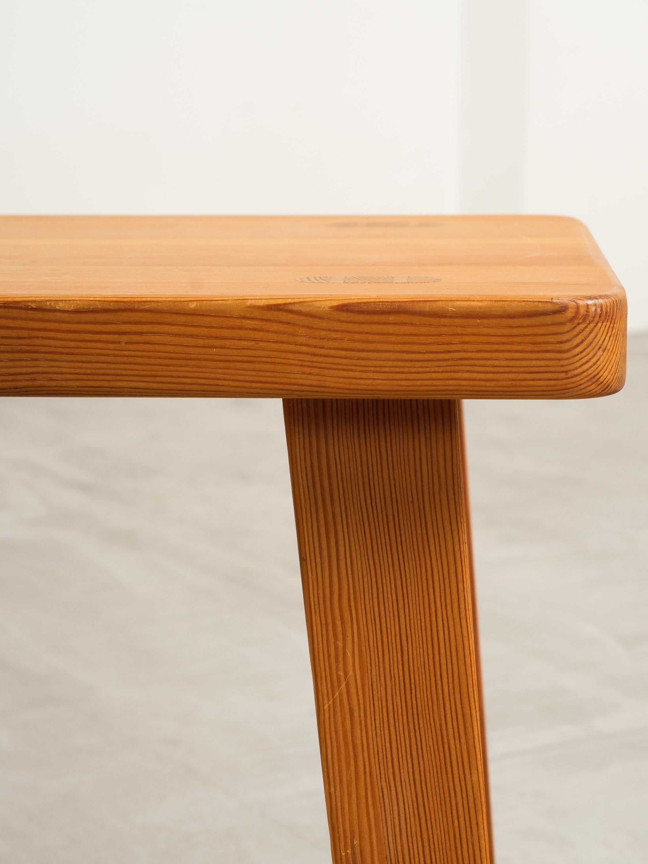 Hocker aus schwedischem Kiefernholz im Angebot 2