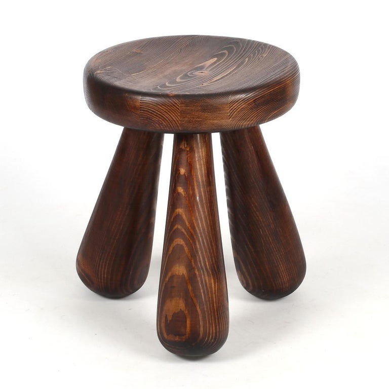Vintage pine tripod stool from Sweden

20th century 

Measure: 13