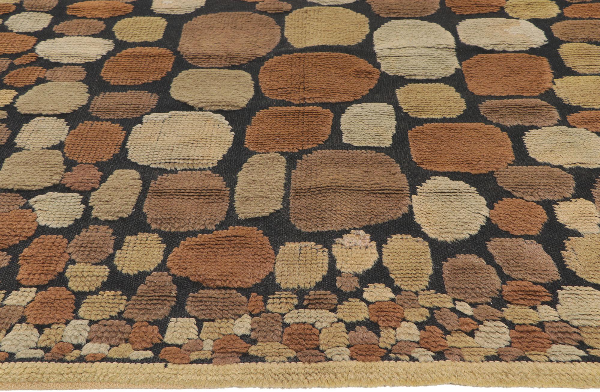 Schwedischer Relief-Teppich Halv-Flossa im Vintage-Stil mit biophilem Cobblestone-Design (Handgeknüpft) im Angebot