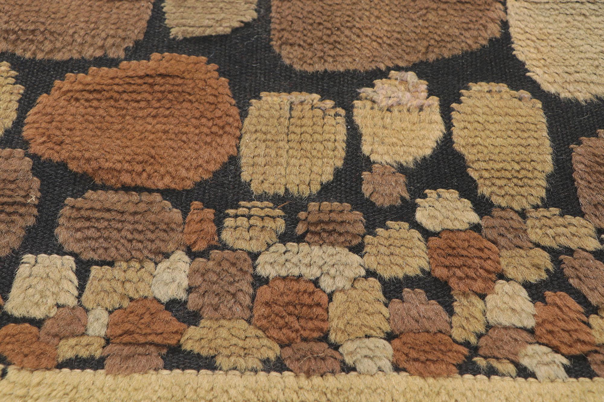 Vintage Swedish Relief Halv-Flossa Rug with Cobblestone Biophilic Design In Good Condition For Sale In Dallas, TX