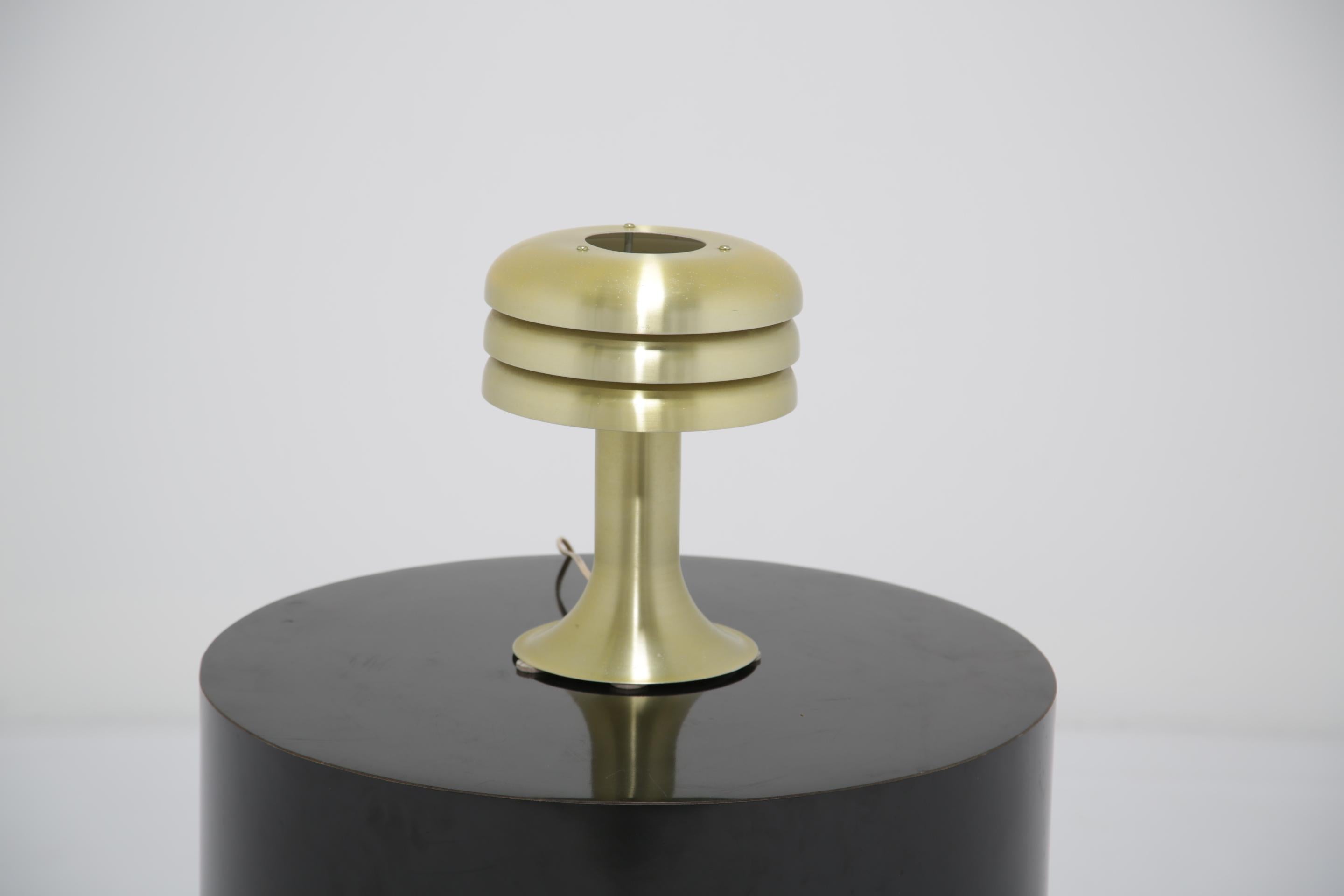 Schwedische gerippte Vintage-Tischlampe Model BN-25 von Hans-Agne Jakobsson, 1960er Jahre (Aluminium) im Angebot