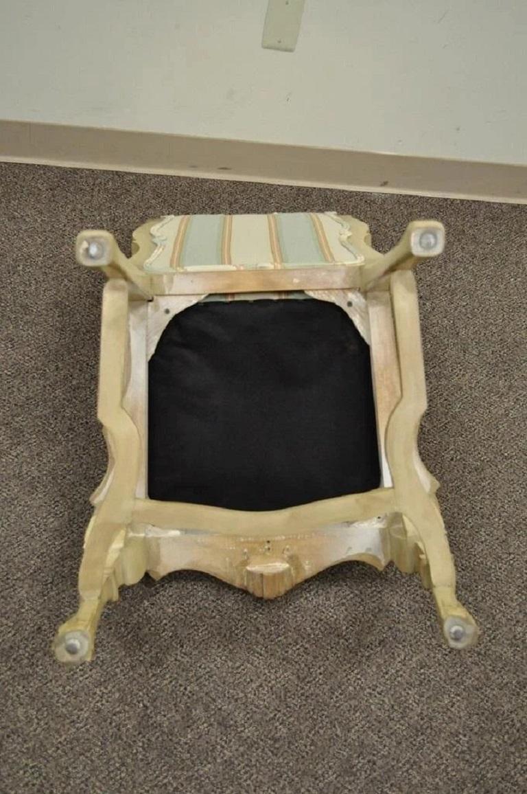 Vintage Swedish Rococo Italian Baroque Shell Carved Cream Painted Side Chair (Chaise d'appoint suédoise rococo italienne baroque à coquille peinte en crème) en vente 5