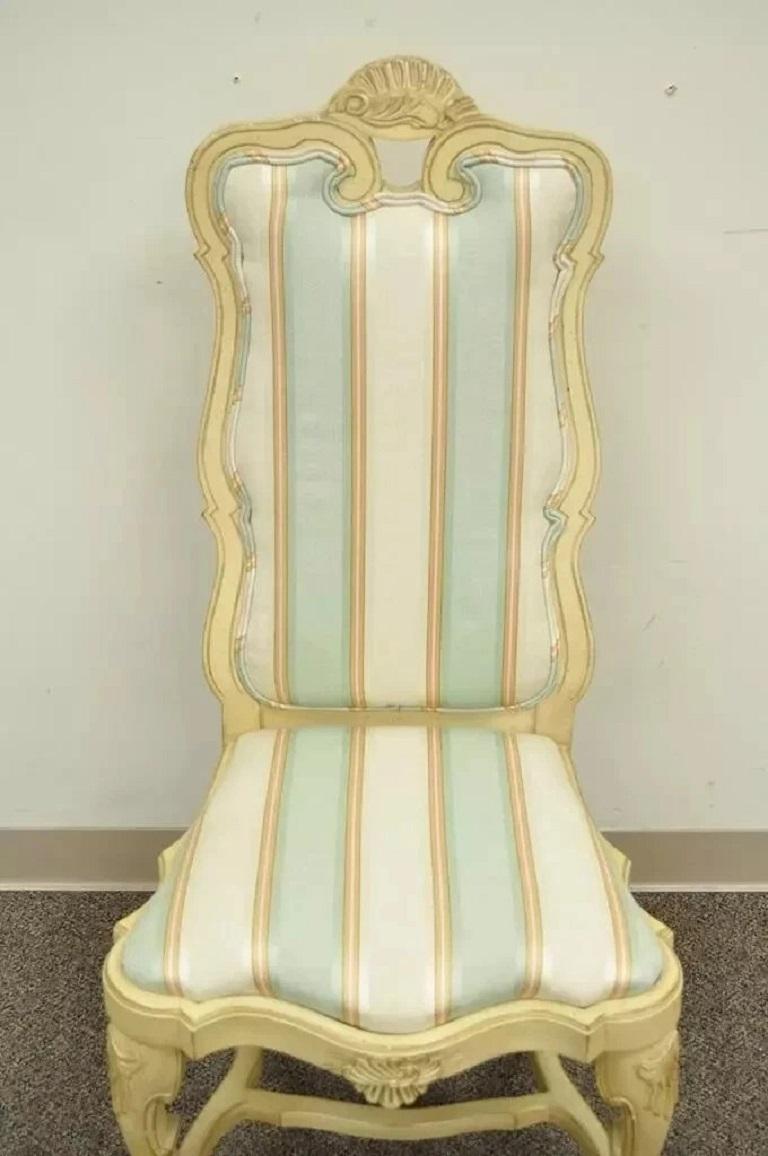 Inconnu Vintage Swedish Rococo Italian Baroque Shell Carved Cream Painted Side Chair (Chaise d'appoint suédoise rococo italienne baroque à coquille peinte en crème) en vente