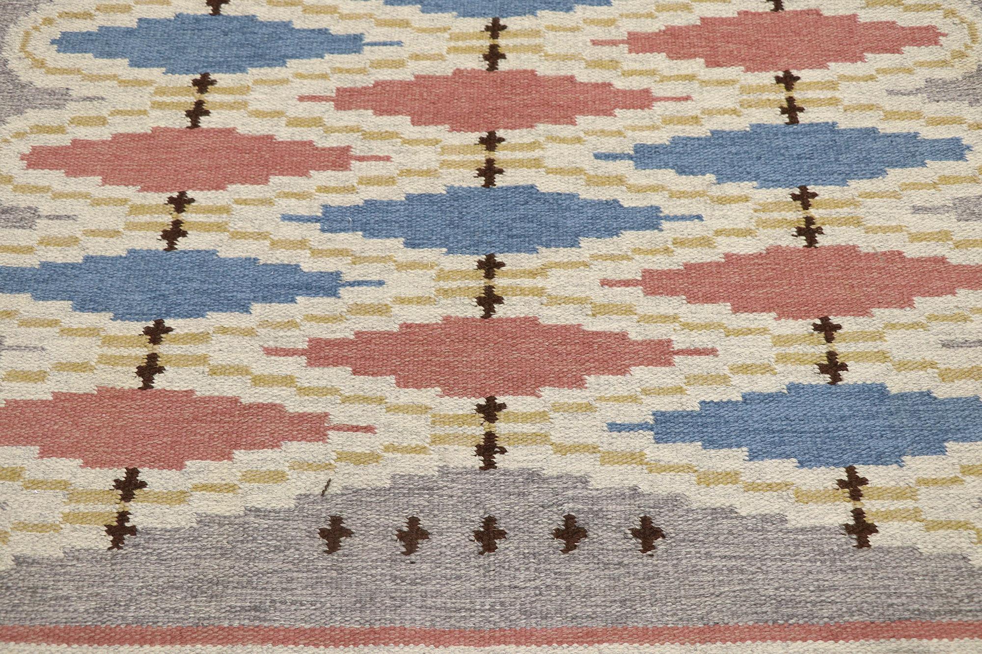 Vintage Swedish Rollakan Kilim Rug with Scandinavian Modern Style In Good Condition For Sale In Dallas, TX