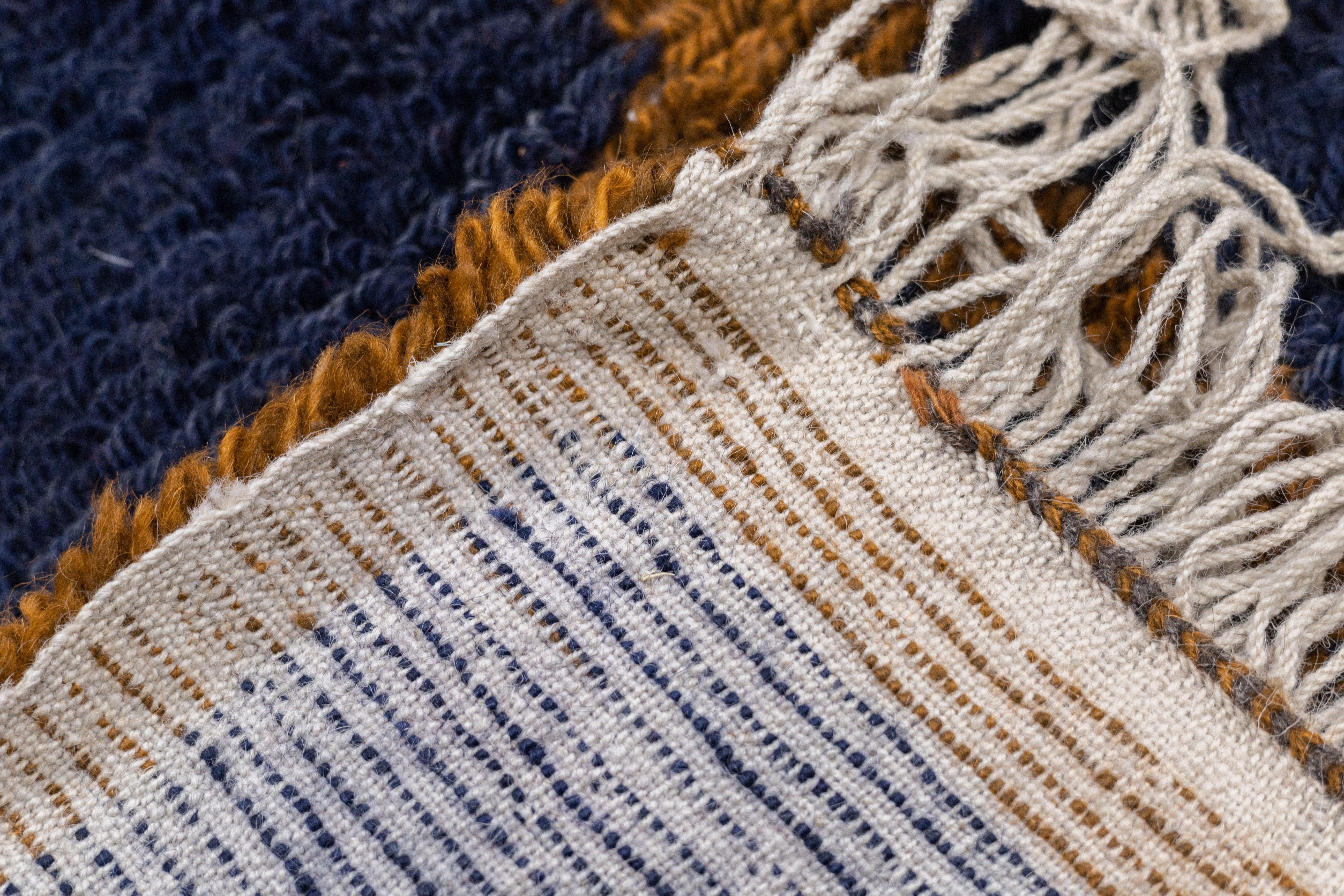 Vintage Swedish Rug 4'1'' x 4'10'' For Sale 7