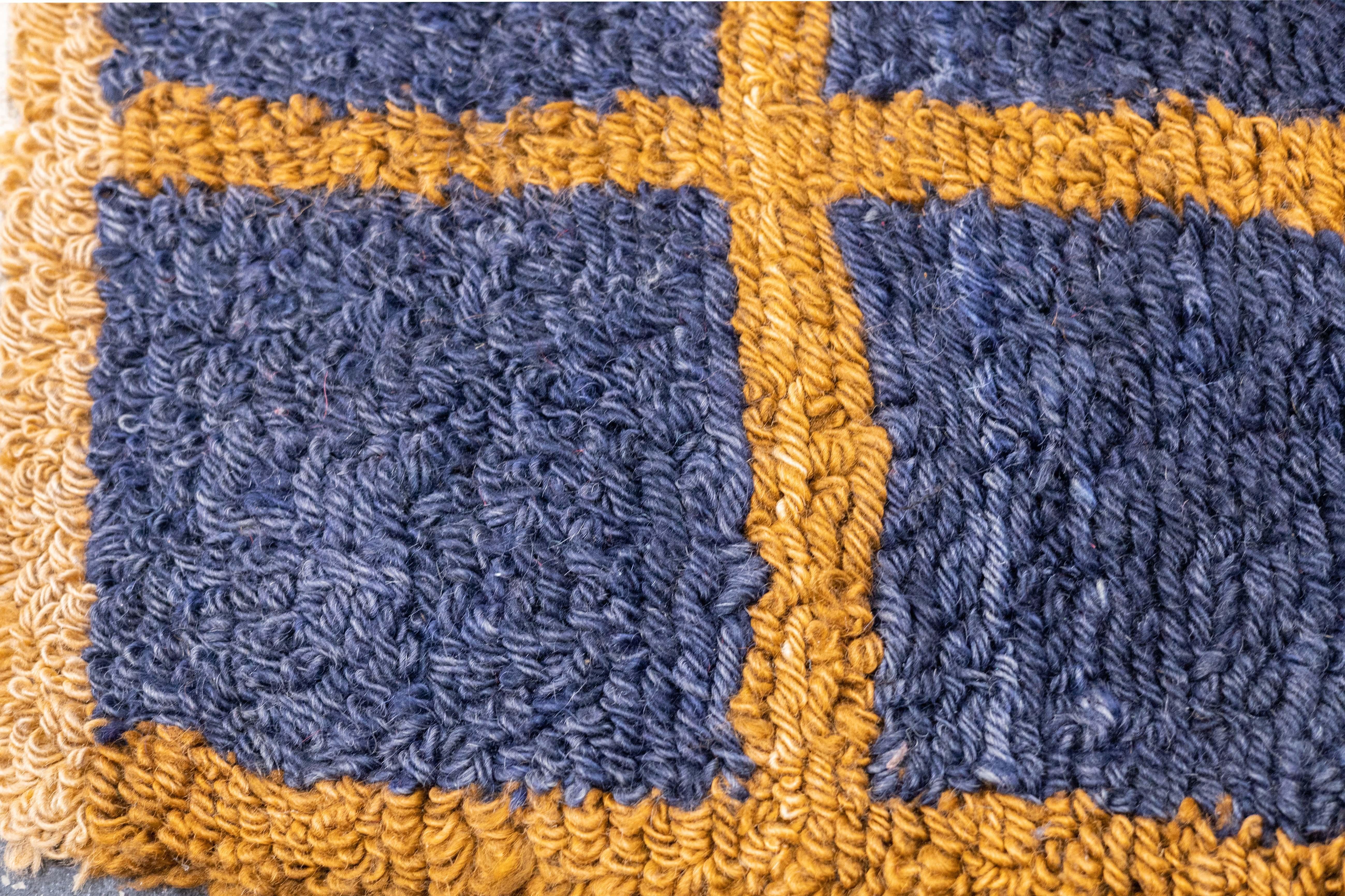 Vintage Swedish Rug 4'1'' x 4'10'' For Sale 3